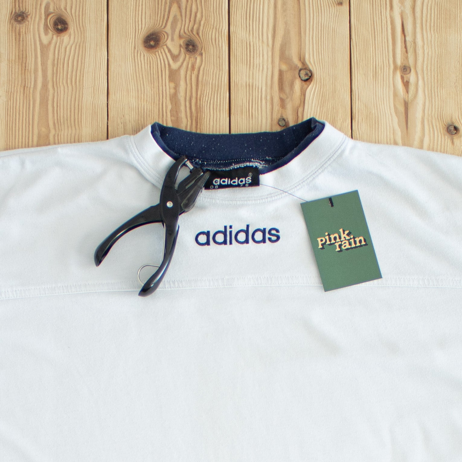(L) Adidas Vintage Embroidered T-Shirt White