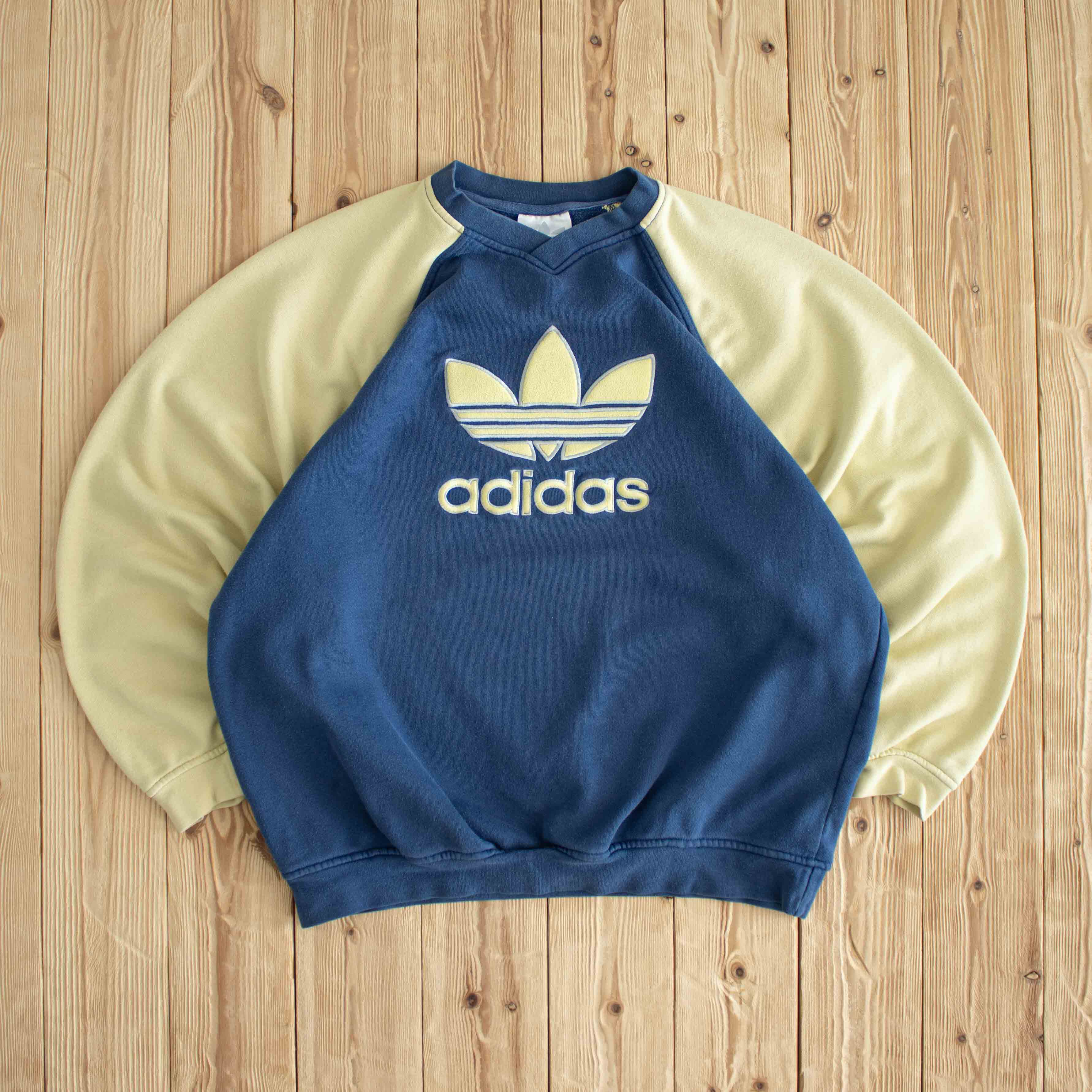 (M) Adidas Fluffy Logo Vintage Embroidered Sweatshirt Blue Yellow