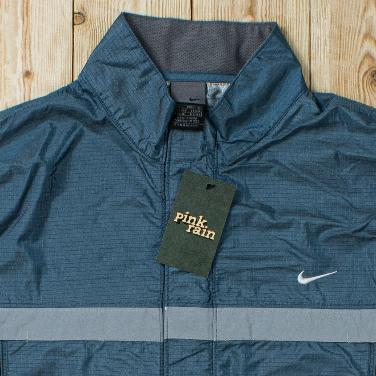 (L) Vintage Nike Essential Embroidered Jacket