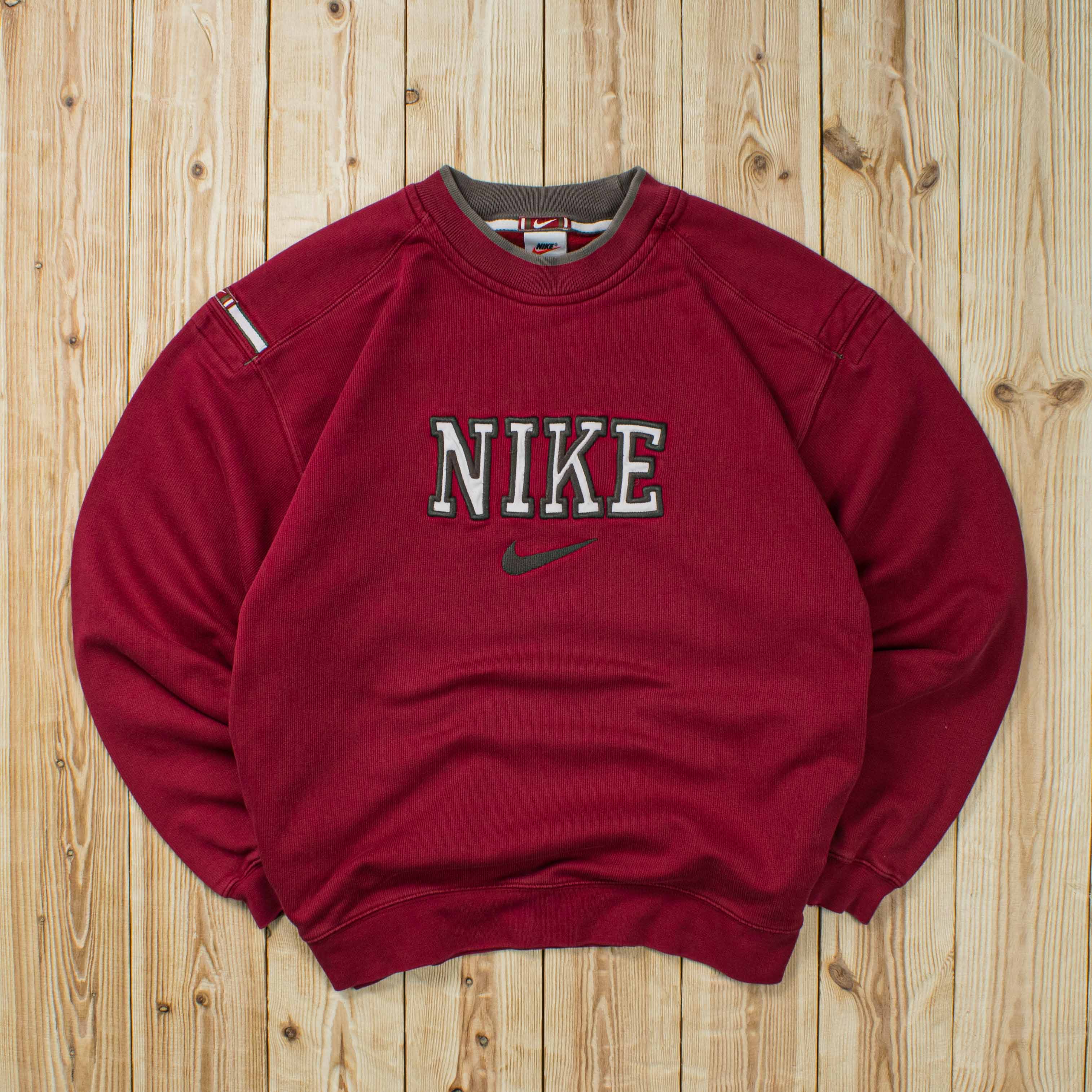 (M) Vintage Nike Spell Out Embroidered Sweatshirt