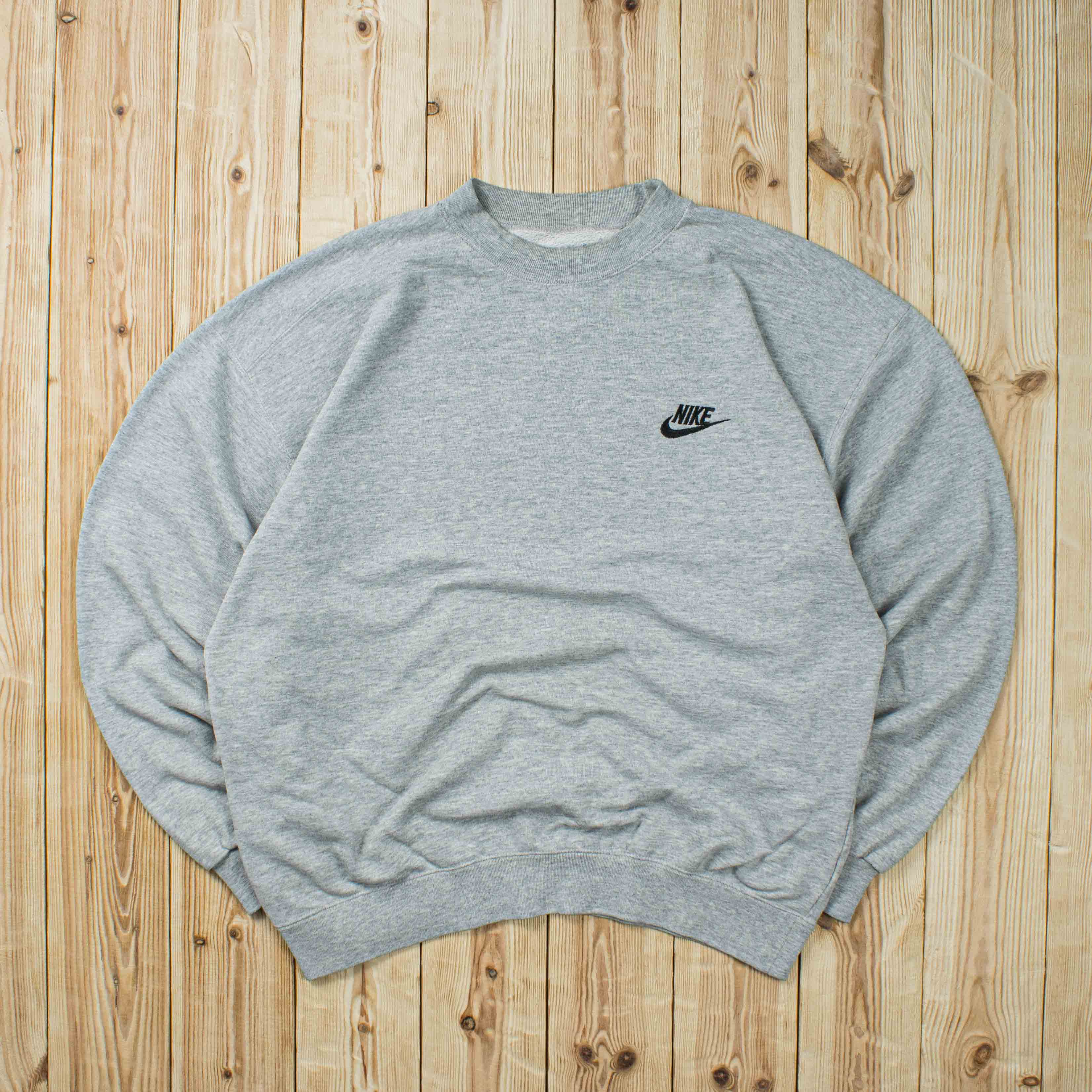 (L) Vintage Nike Essential Embroidered Sweatshirt