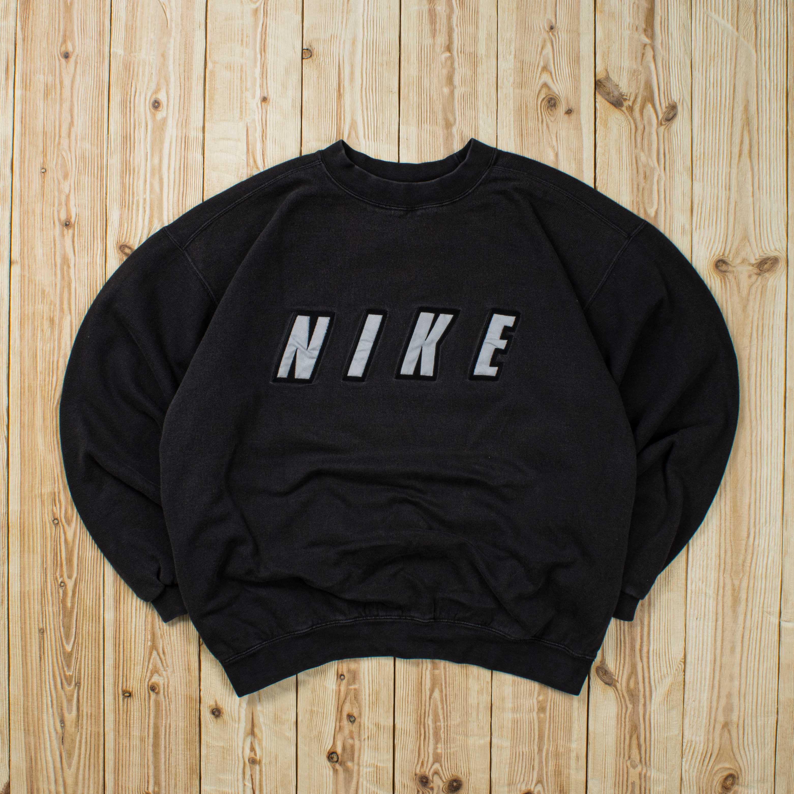 (M) Vintage Nike Spell Out Embroidered Sweatshirt