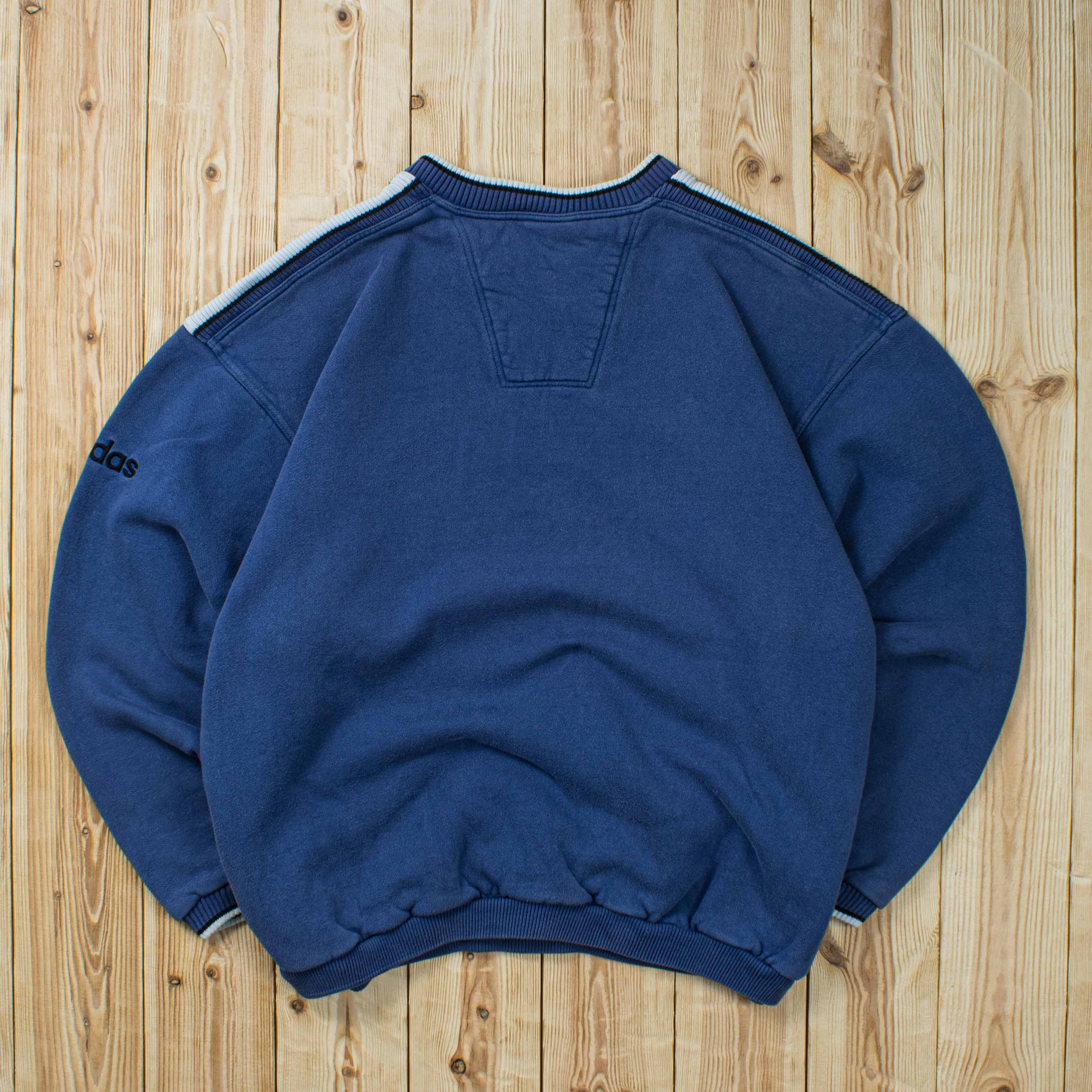 (L) Vintage Adidas F.C. Bayern Munchen Embroidered Sweatshirt