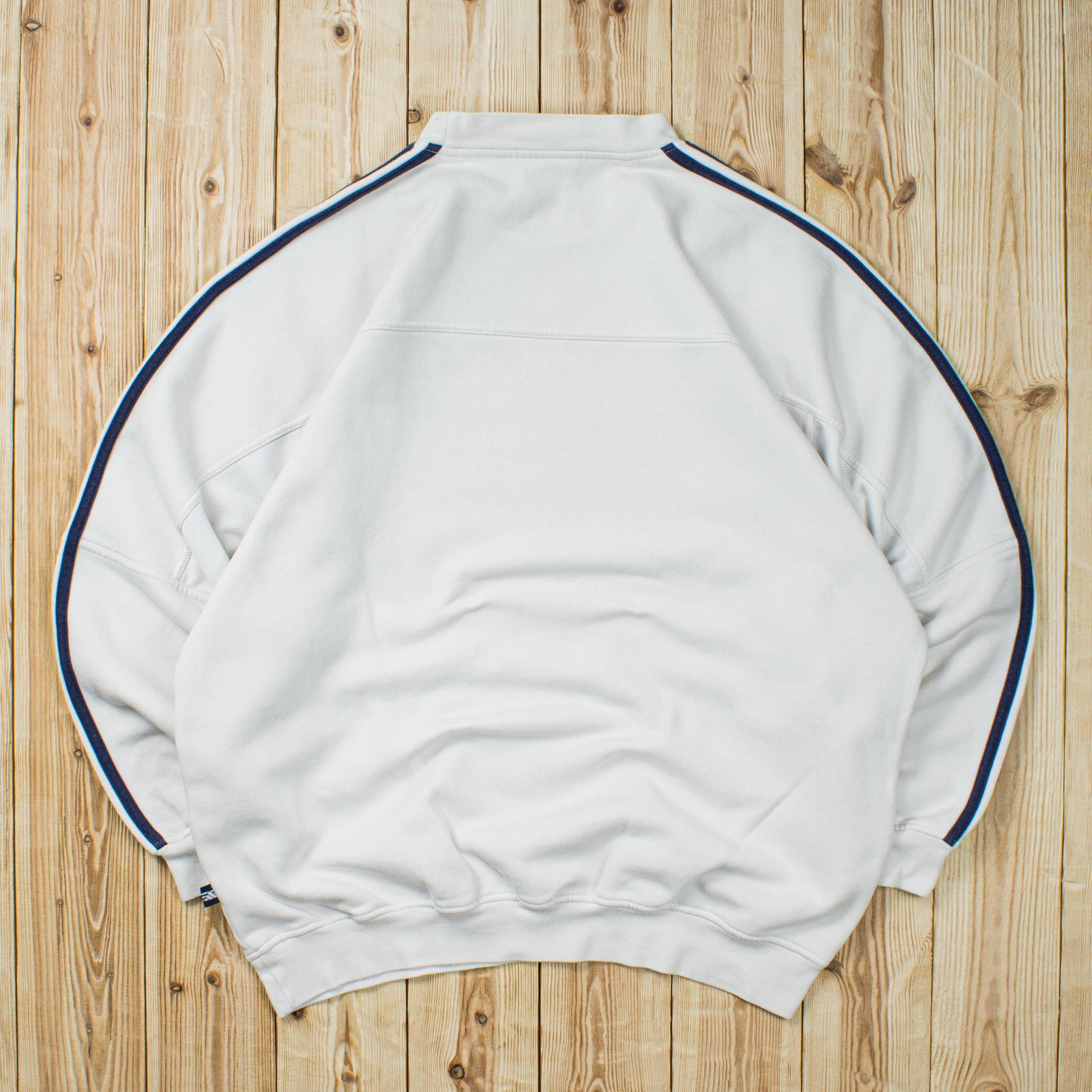(L) Vintage Adidas Essential Embroidered Sweatshirt