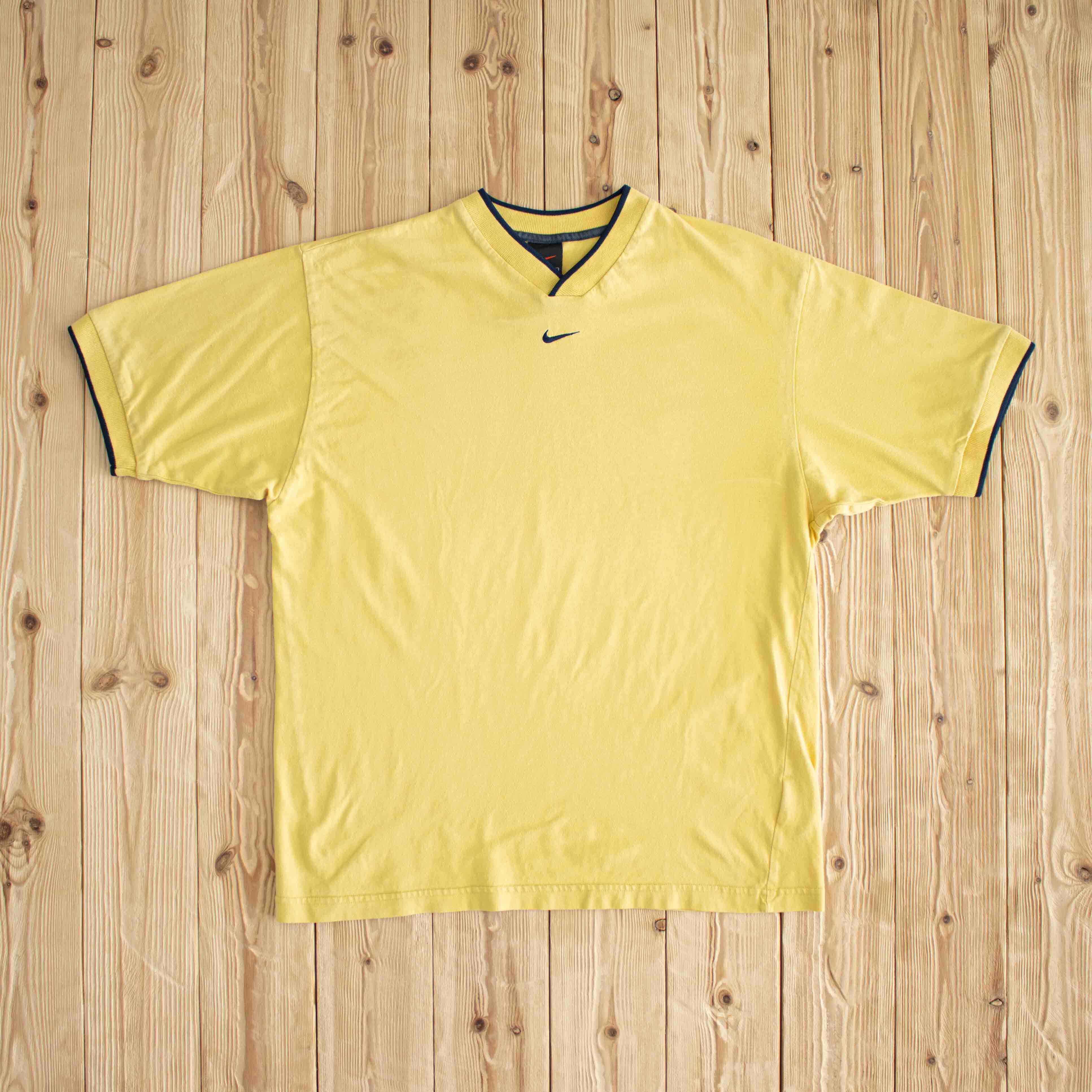 (M) Nike Center Swoosh Vintage Embroidered T-Shirt Yellow