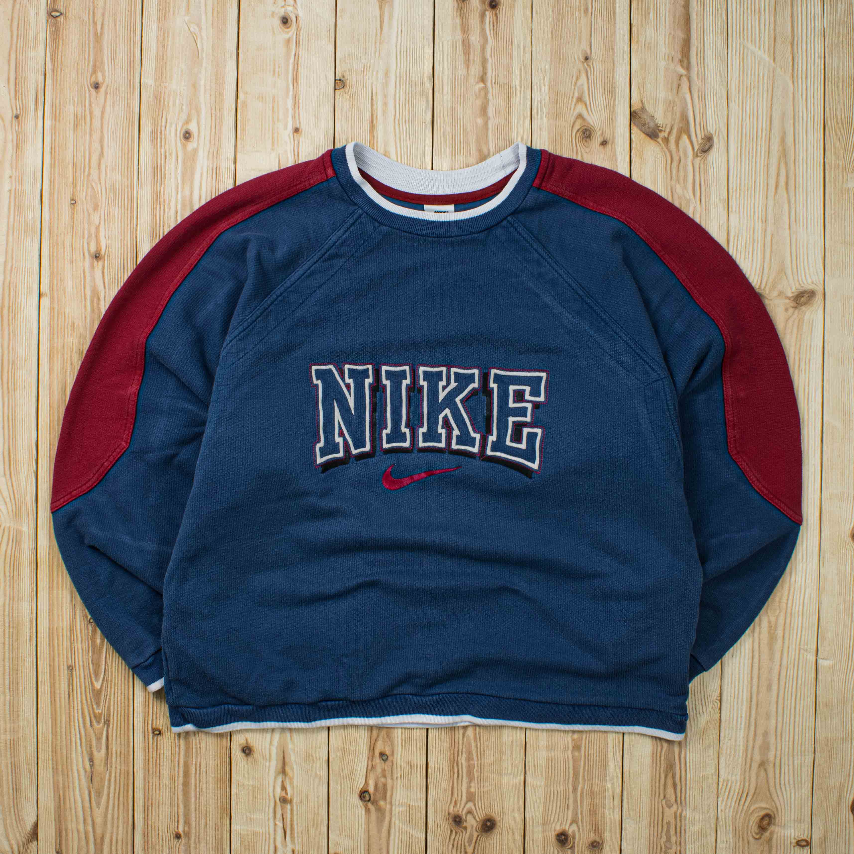 (M) Vintage Nike Spell Out Embroidered Sweatshirt
