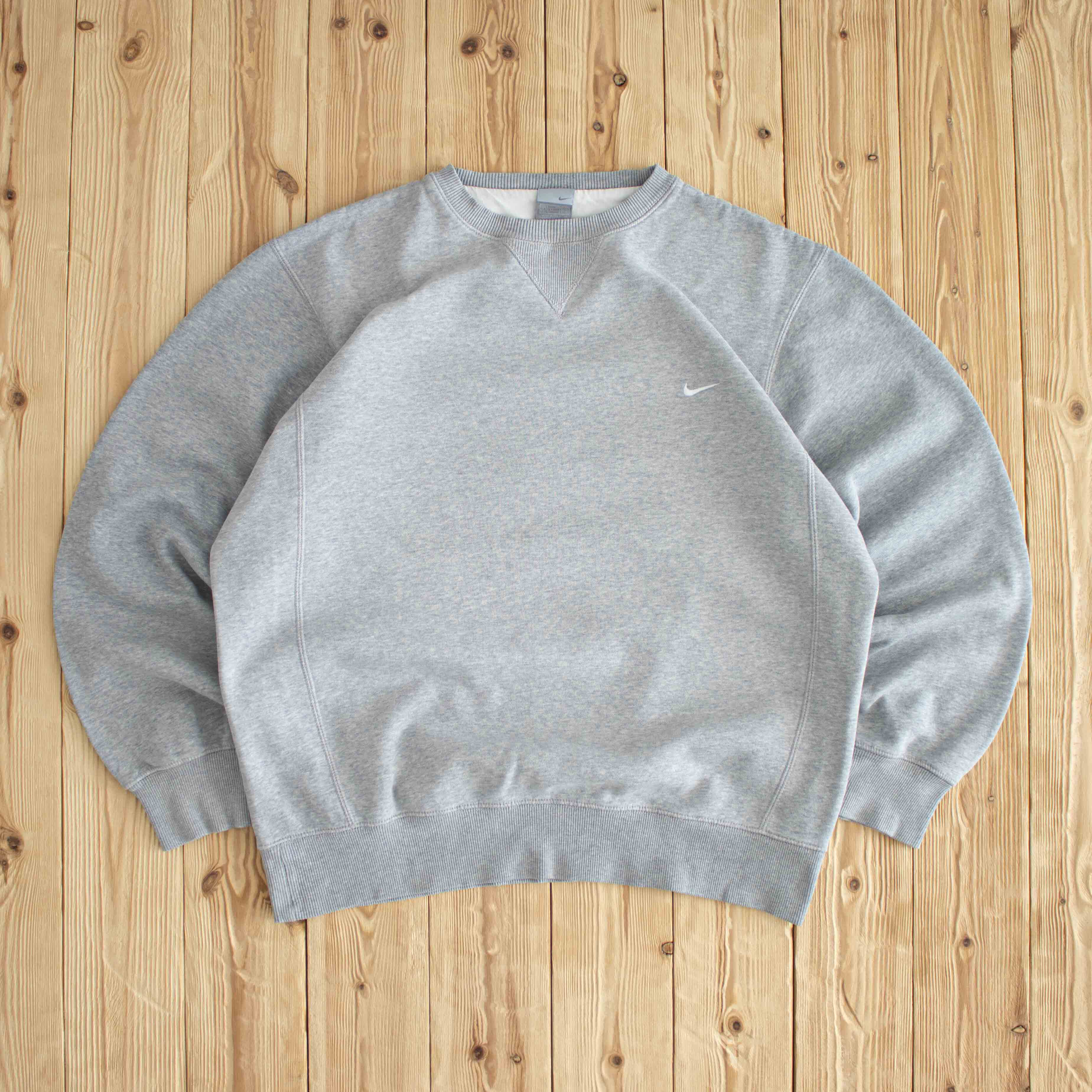 (L) Nike Vintage Essential Embroidered Sweatshirt Gray