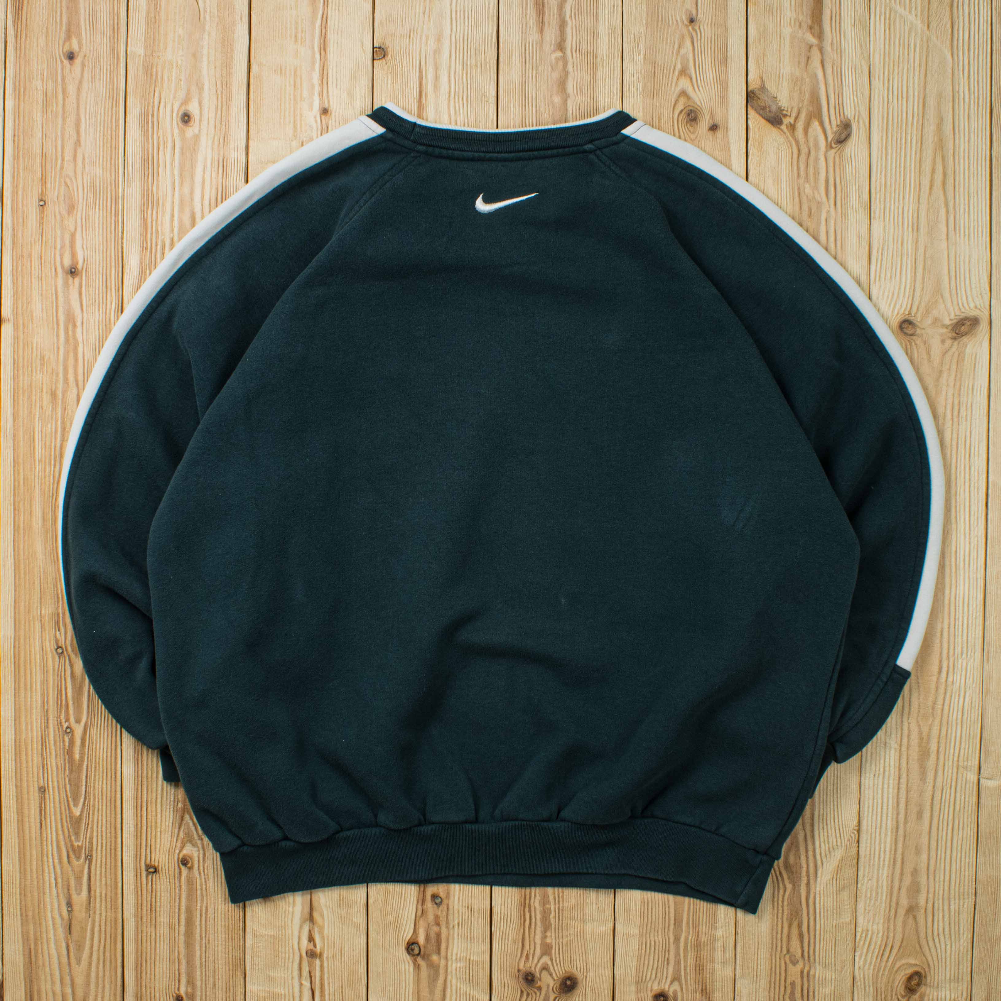 (L) Vintage Nike Essential Embroidered Sweatshirt