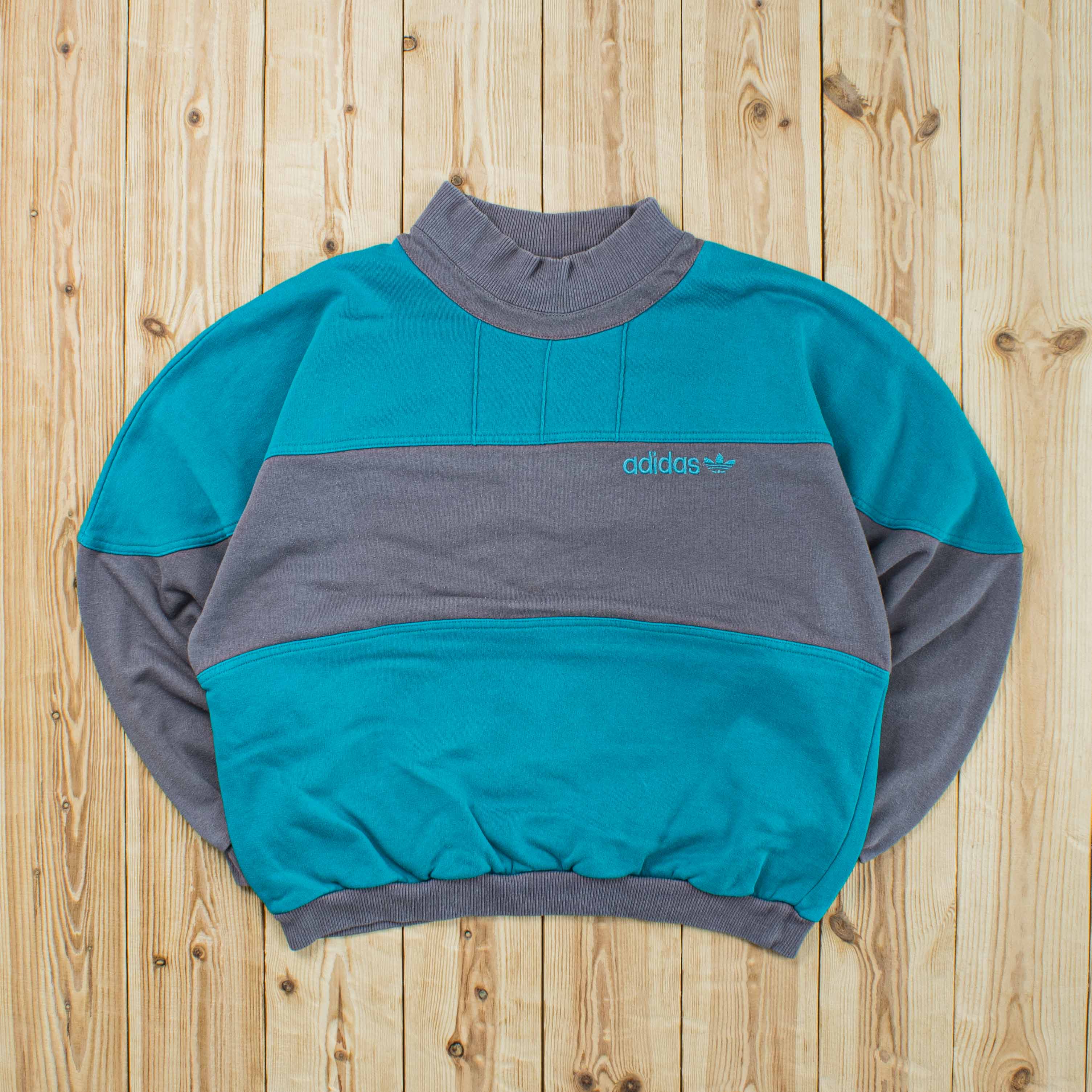 (S) Vintage Adidas Essential Embroidered Sweatshirt