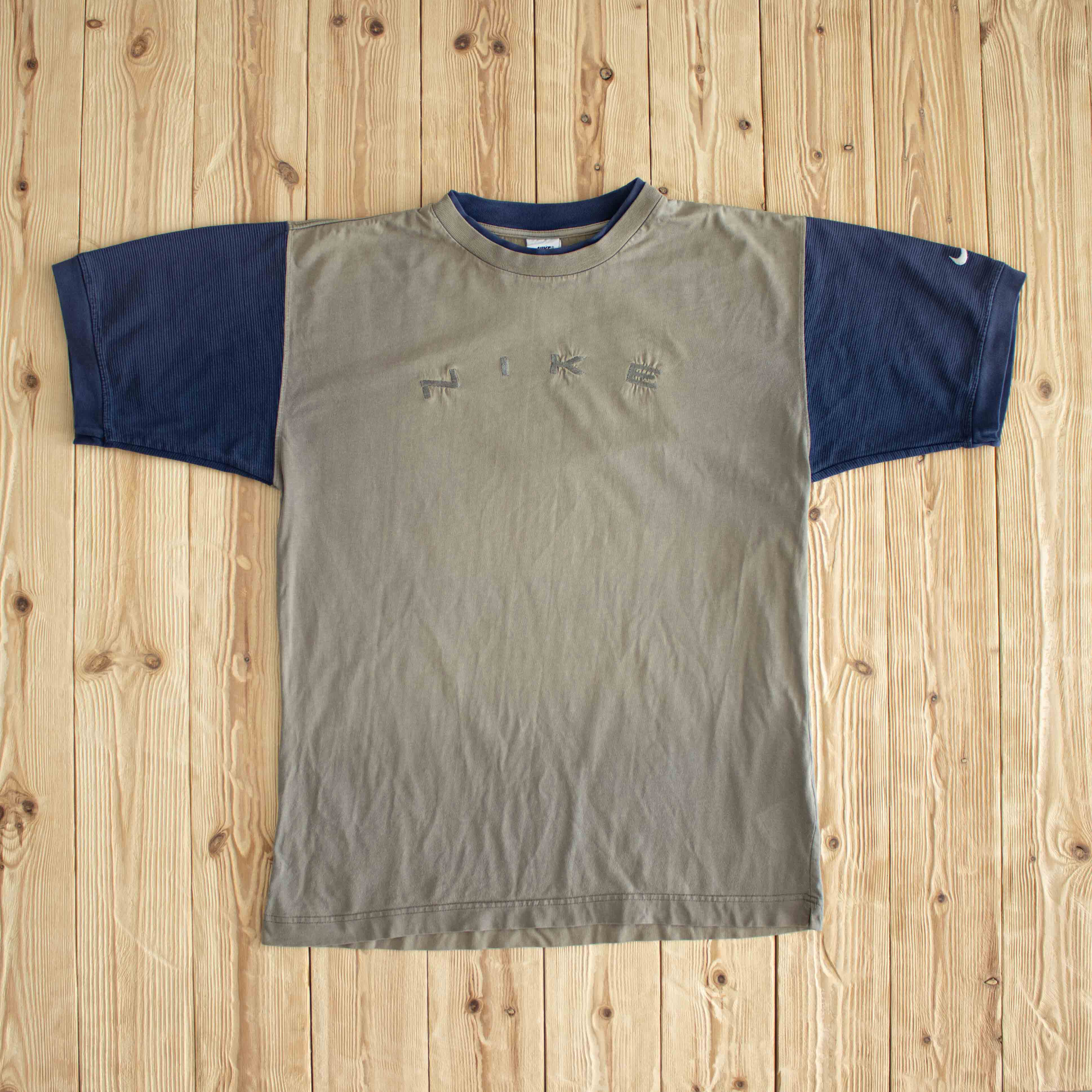 (M) Nike Spell Out Vintage Embroidered T-Shirt Beige