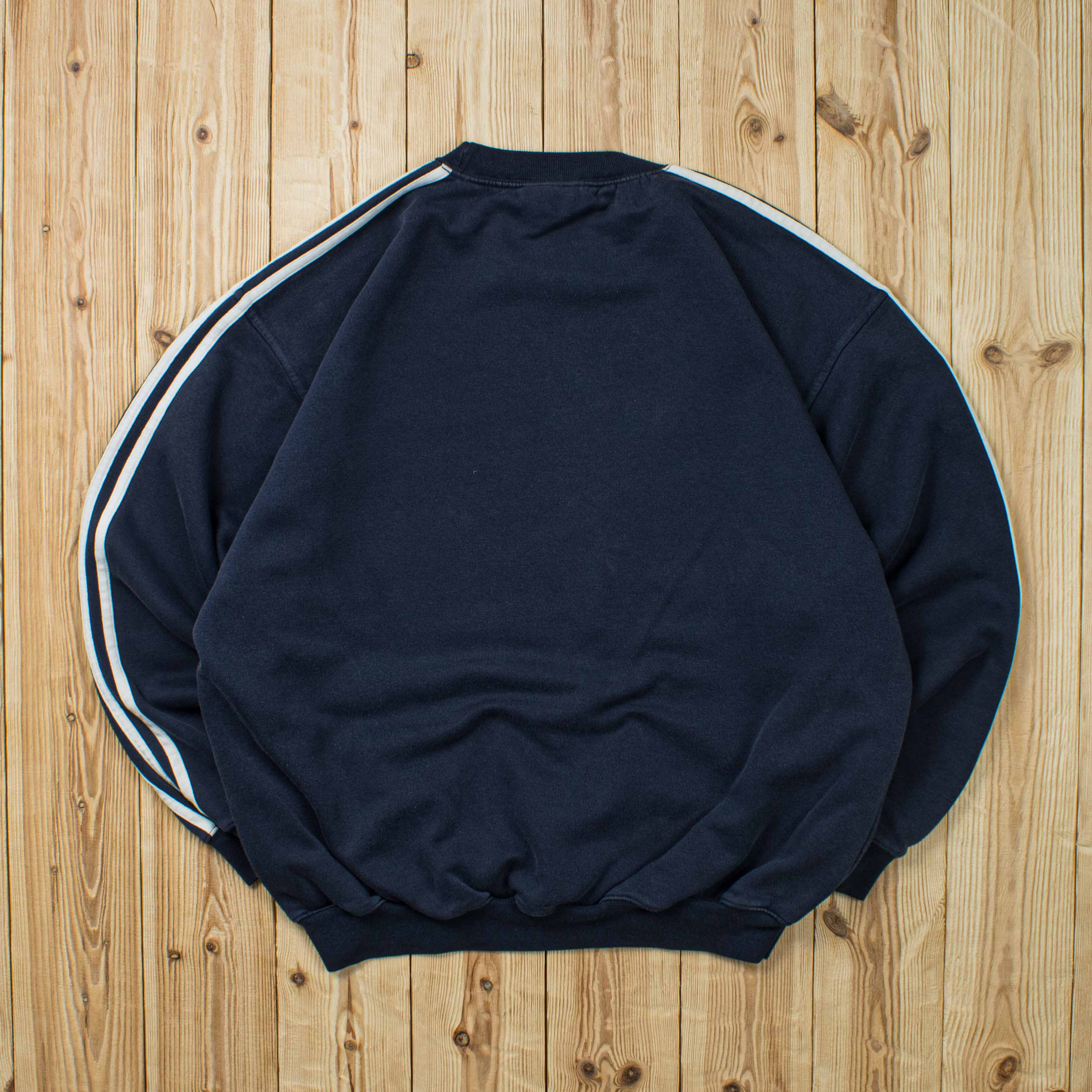 (L) Vintage Adidas Essential Embroidered Sweatshirt
