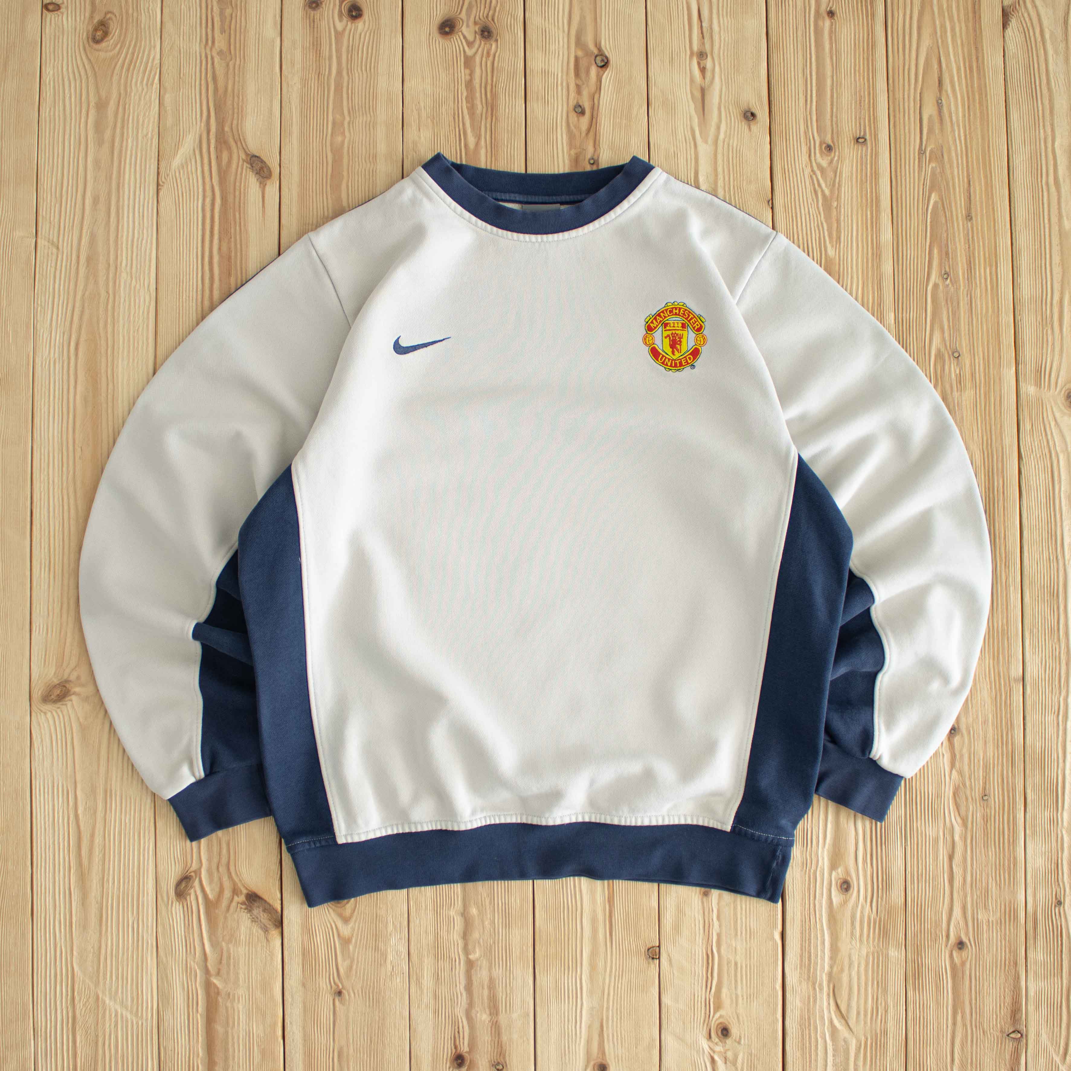 (M) Nike Manchester United Vintage Embroidered Sweatshirt Beige