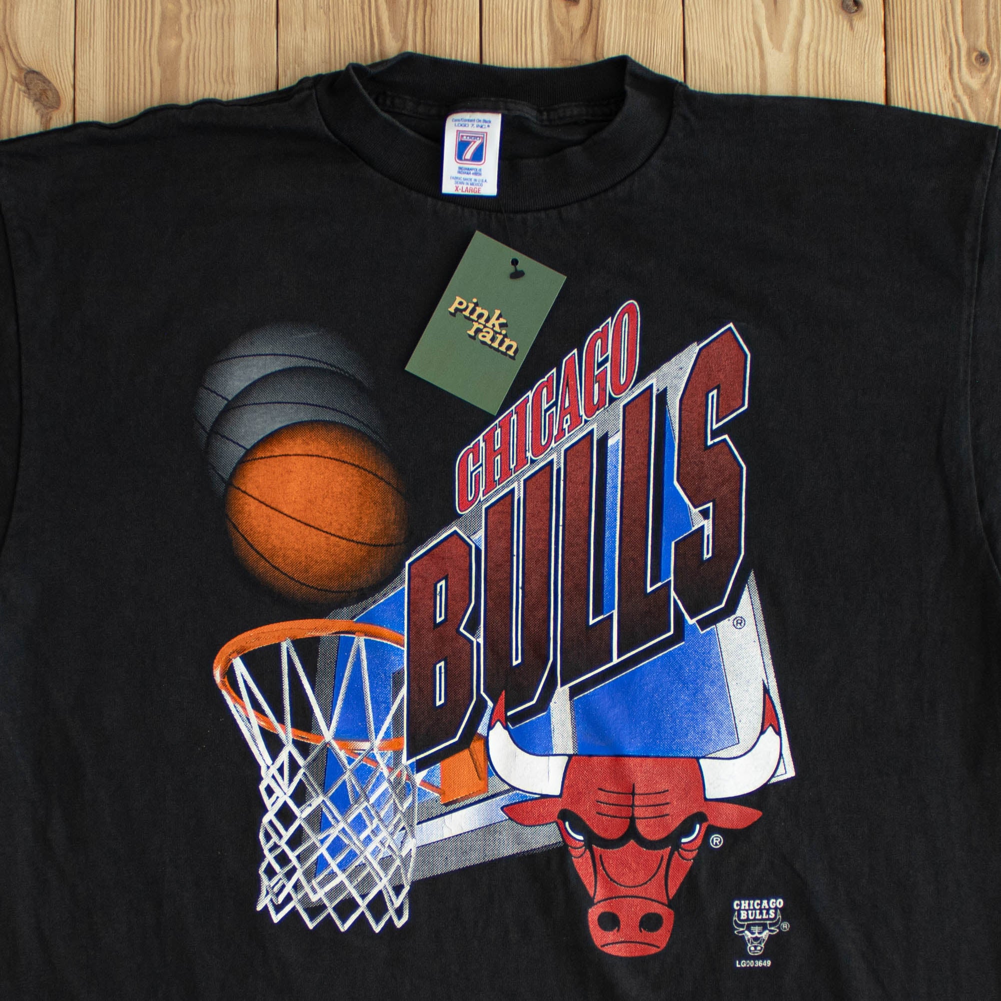 (L) Logo 7 Chicago Bulls Vintage T-Shirt Black
