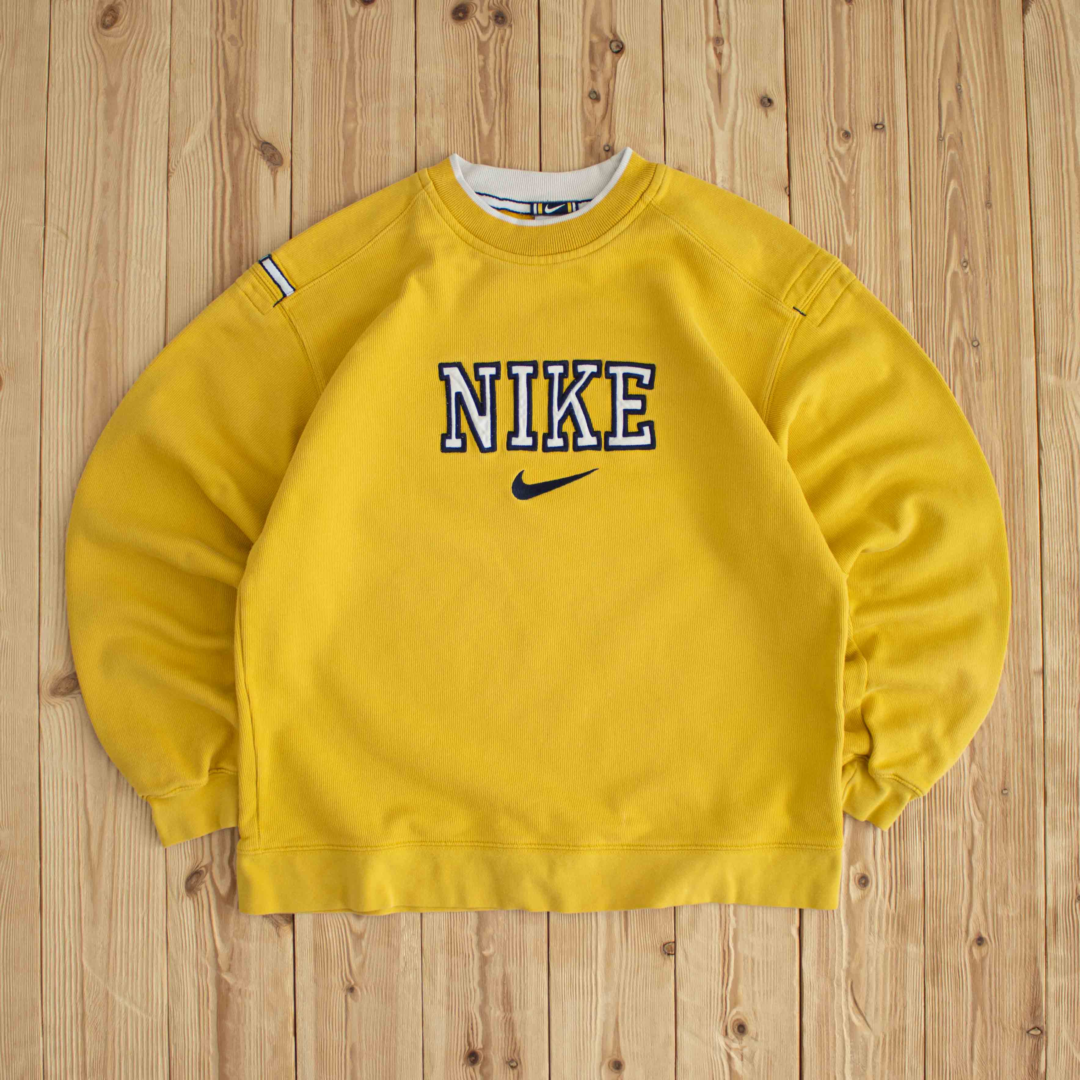 (M) Nike Spell Out Vintage Embroidered Sweatshirt Yellow