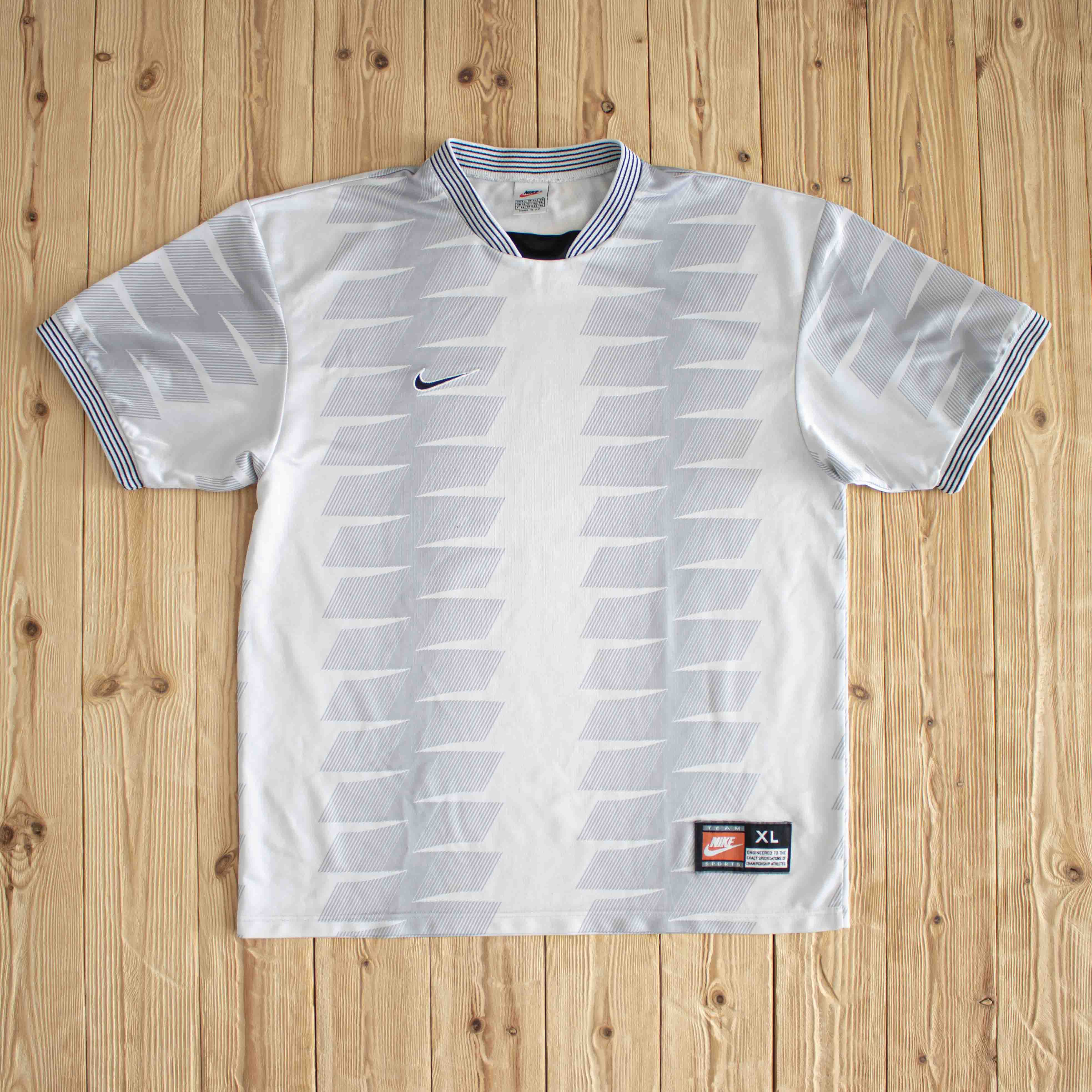 (L/XL) Nike Vintage Embroidered T-Shirt White