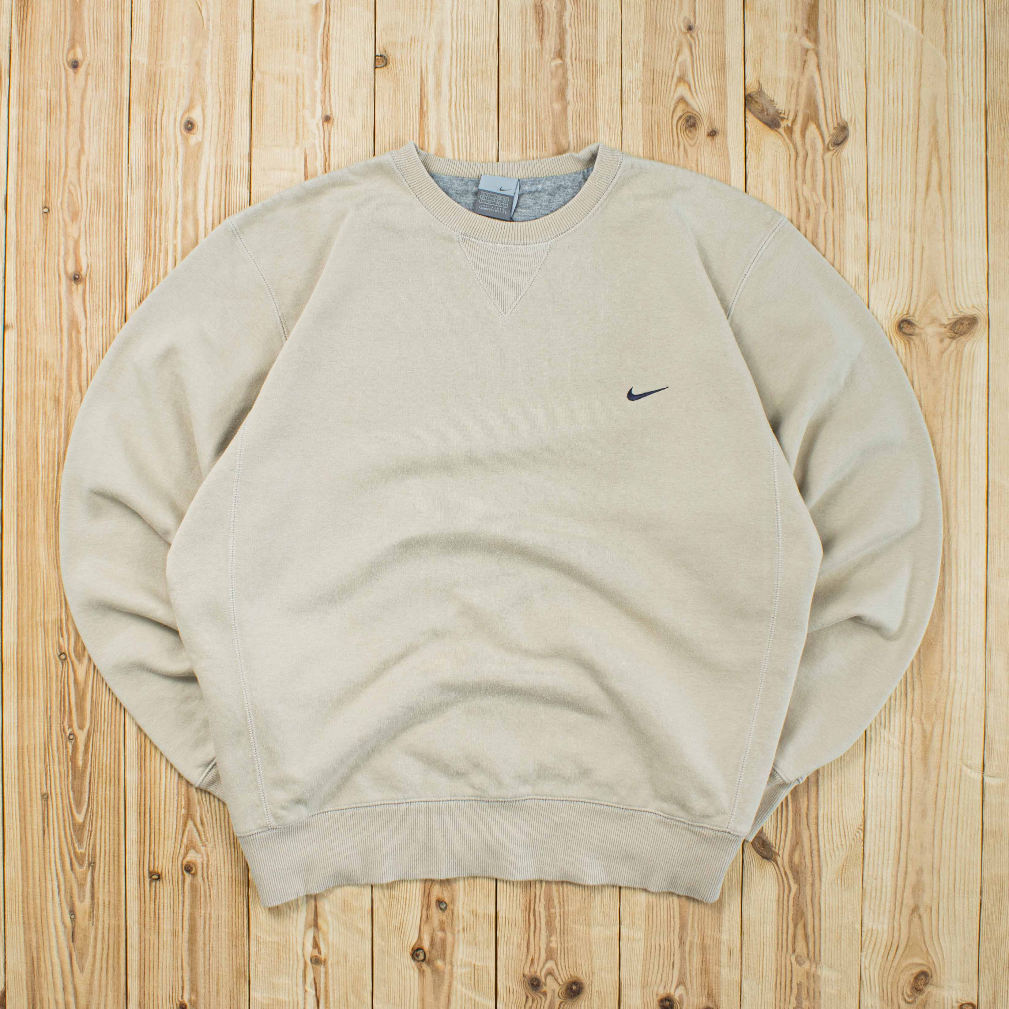 (L) Vintage Nike Essential Embroidered Sweatshirt
