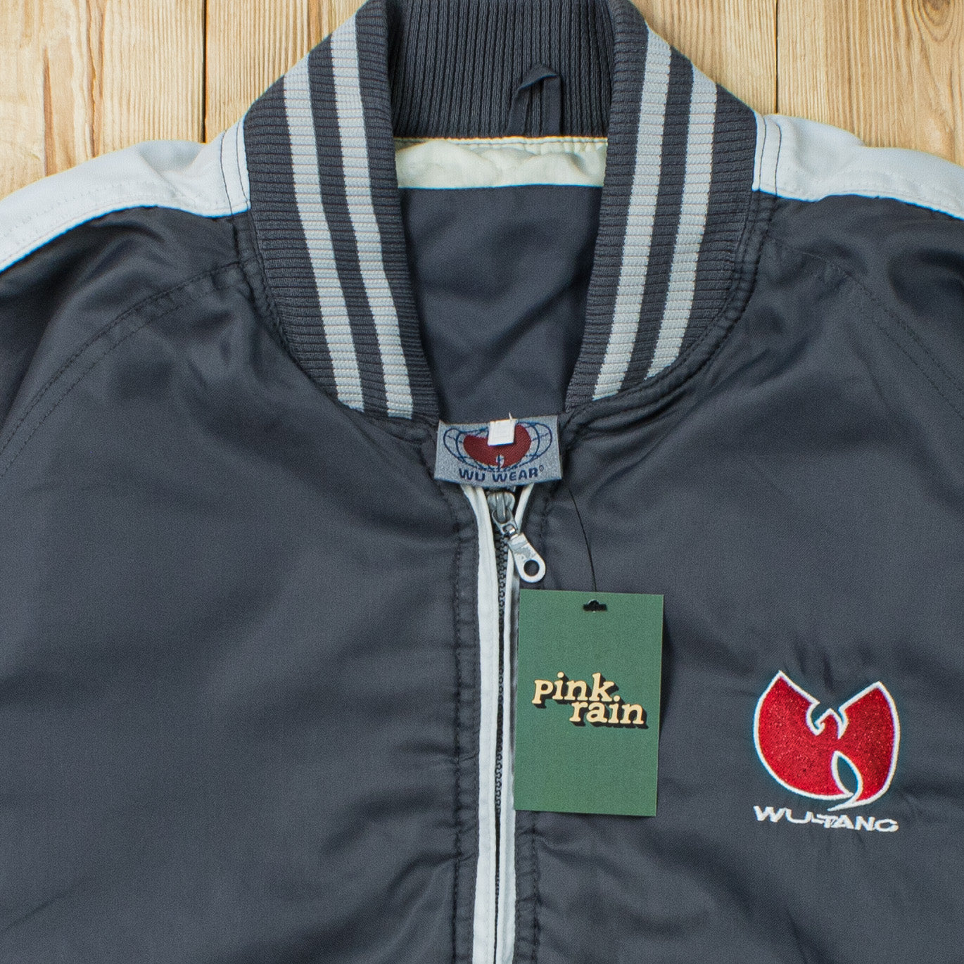 (L) Vintage Wu Tang Embroidered Puffer Jacket