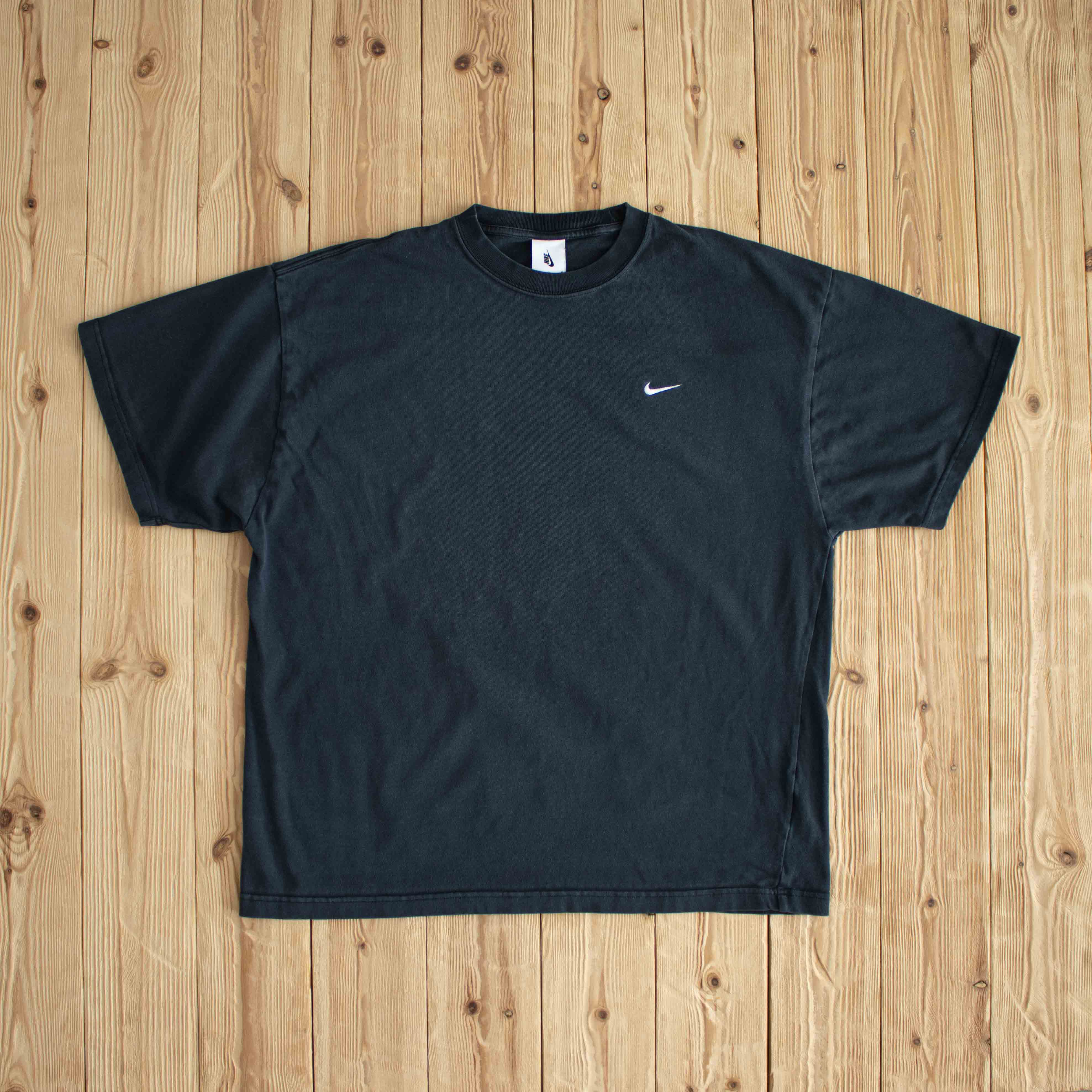(L) Nike Essential Embroidered Faded T-Shirt Black