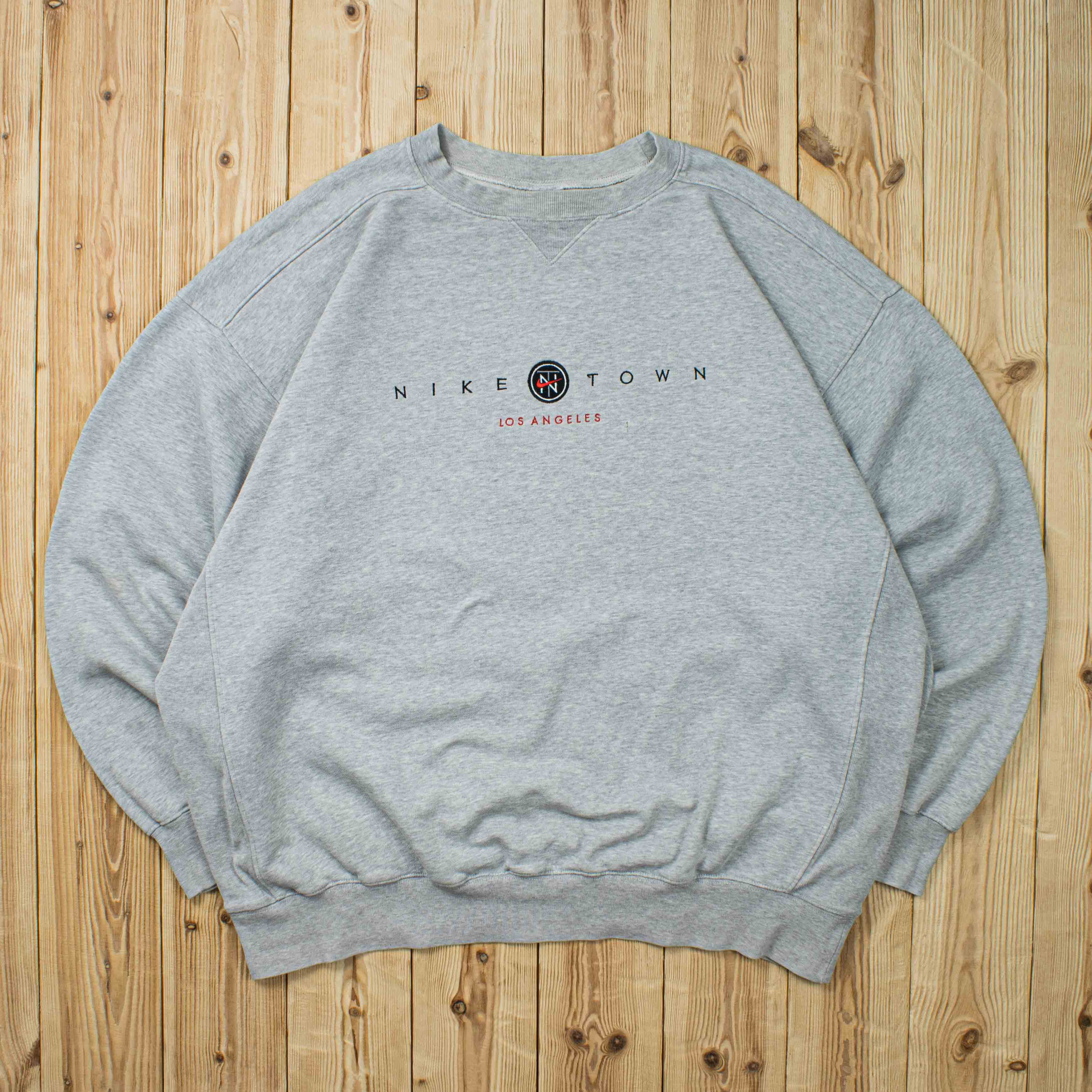 (XL) Vintage Nike Town Los Angeles Embroidered Sweatshirt