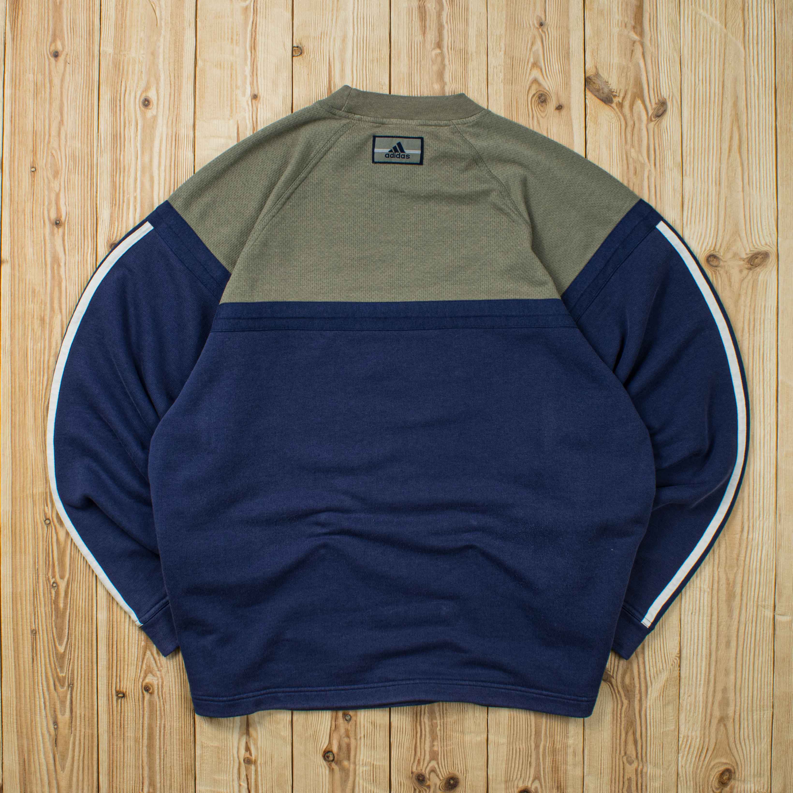 (M) Vintage Adidas Essential Embroidered Sweatshirt