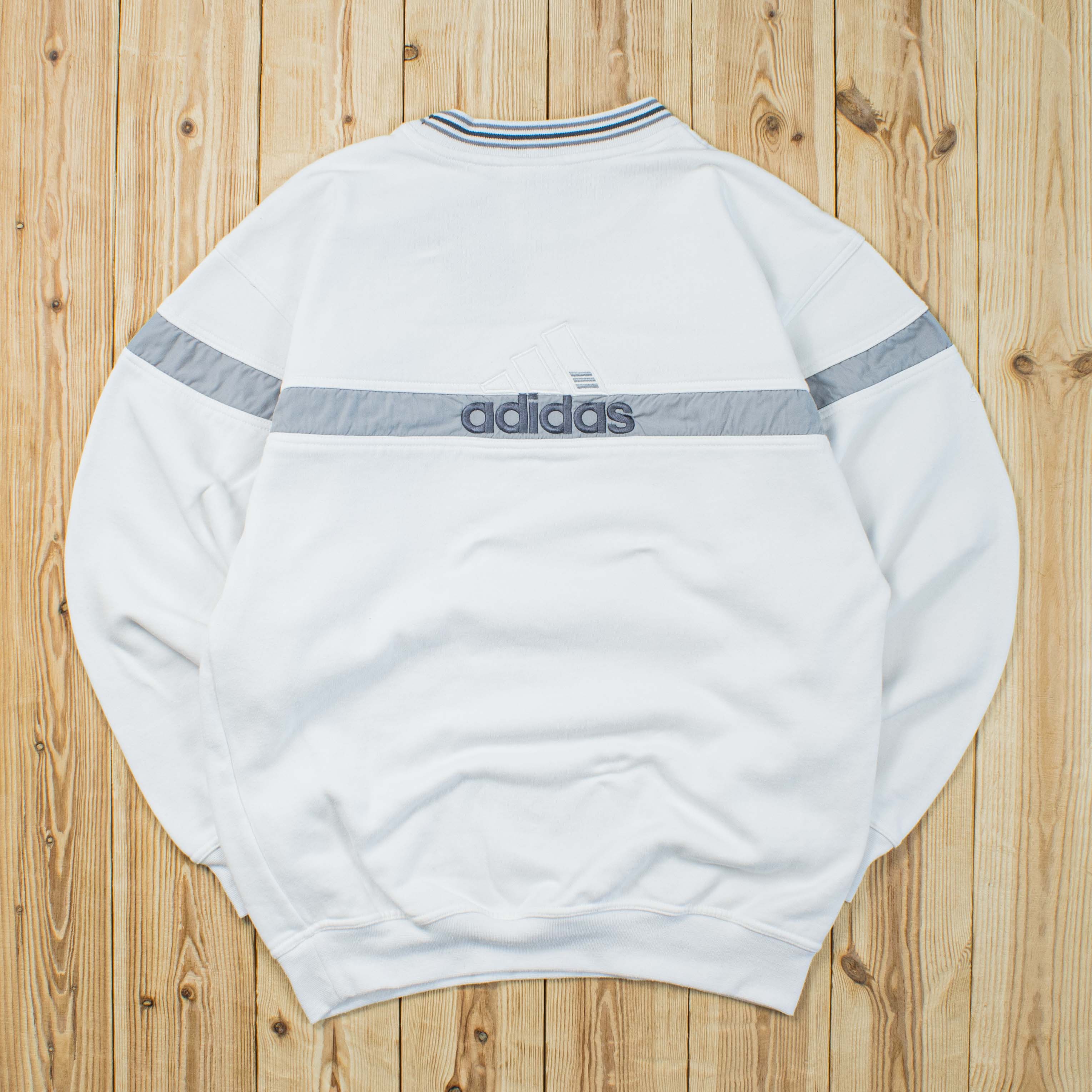(M) Vintage Adidas Essential Embroidered Sweatshirt