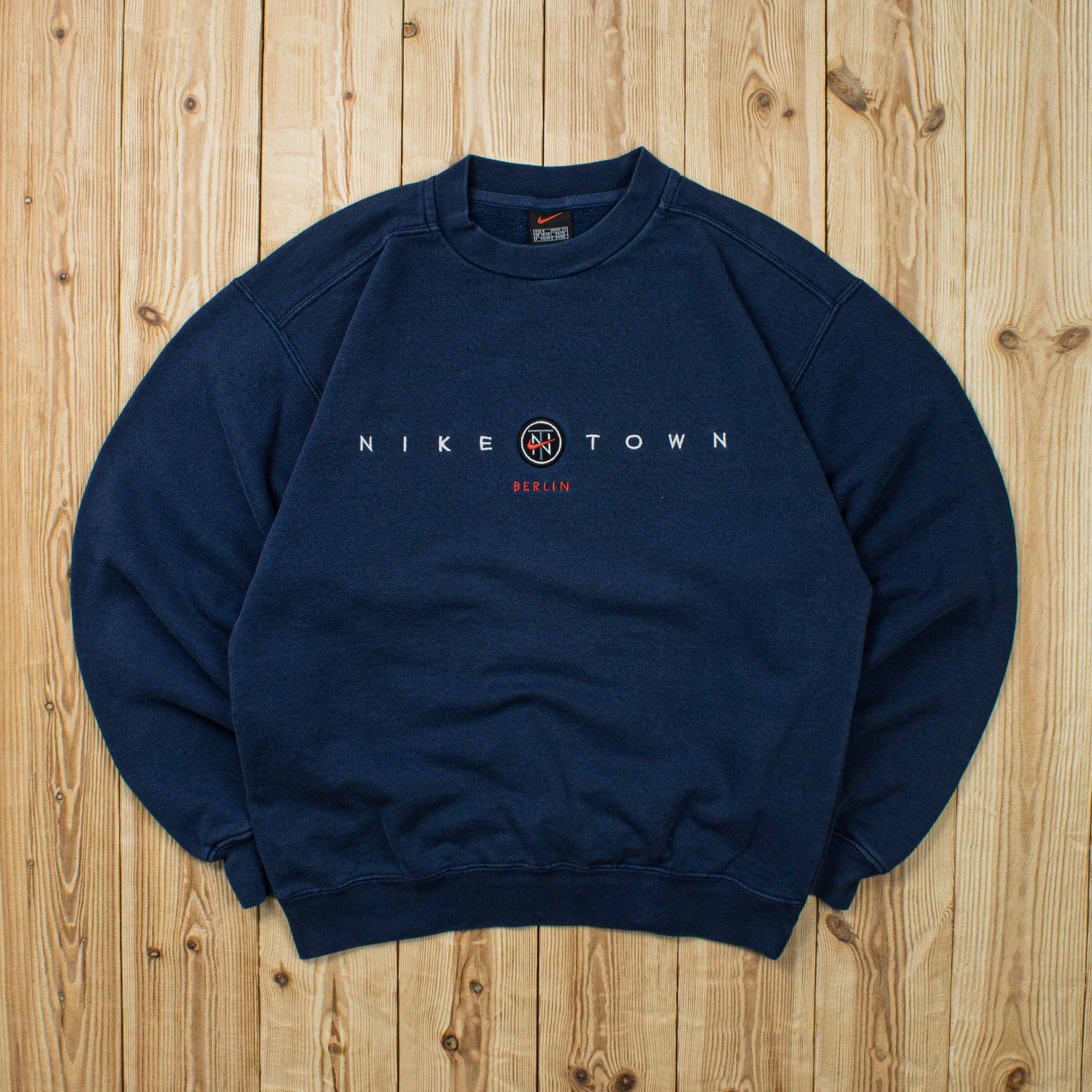 (S) Vintage Nike Town Berlin Embroidered Sweatshirt