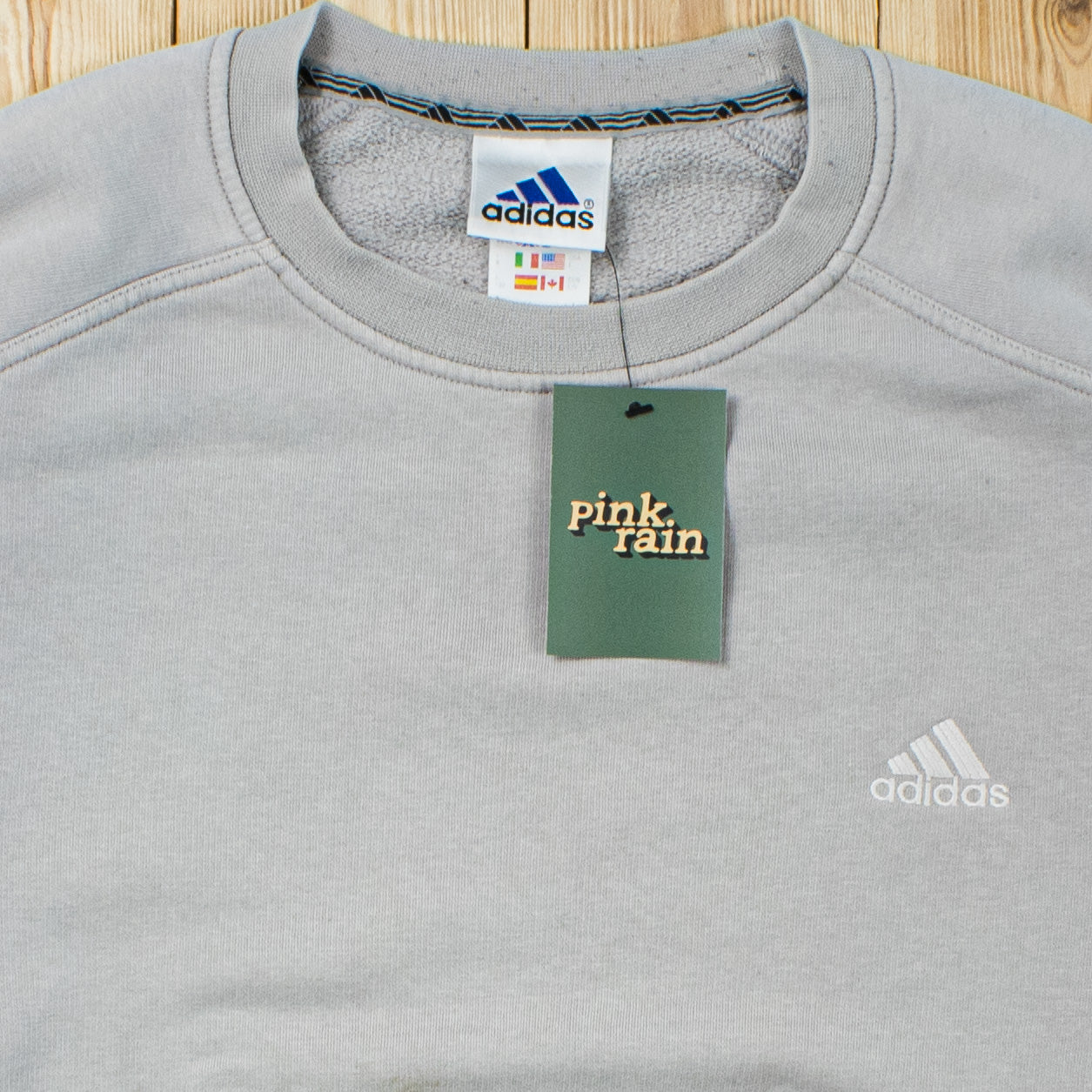 (L) Vintage Adidas Essential Embroidered Sweatshirt
