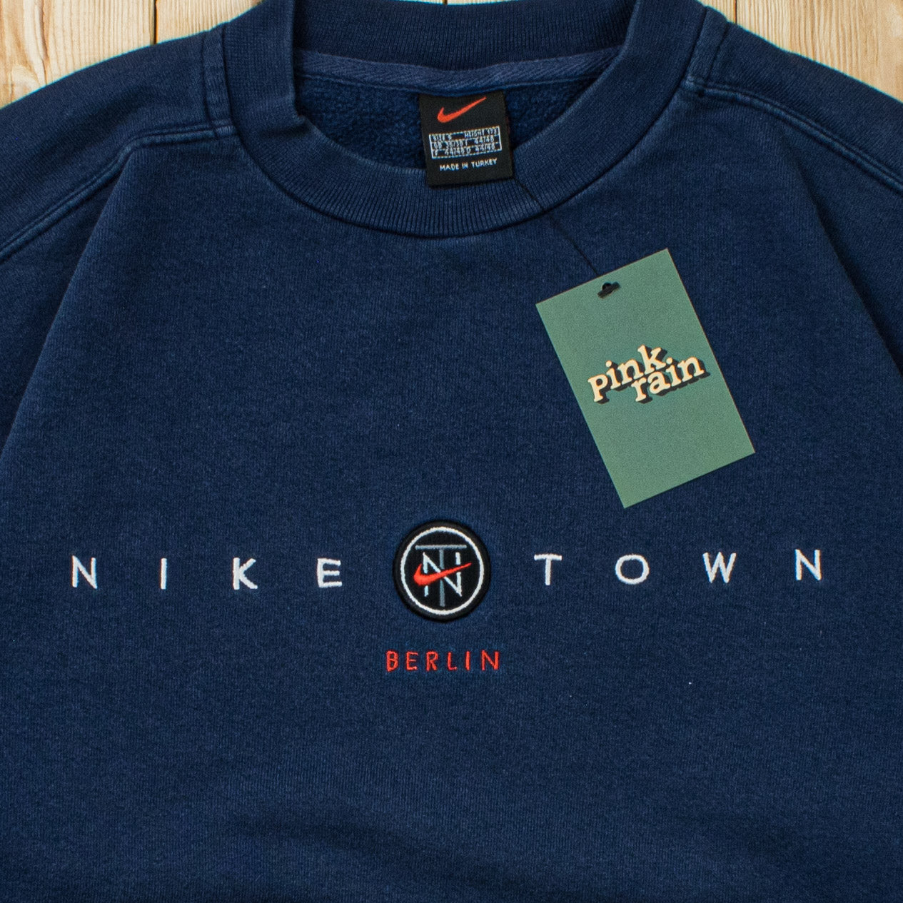 (S) Vintage Nike Town Berlin Embroidered Sweatshirt