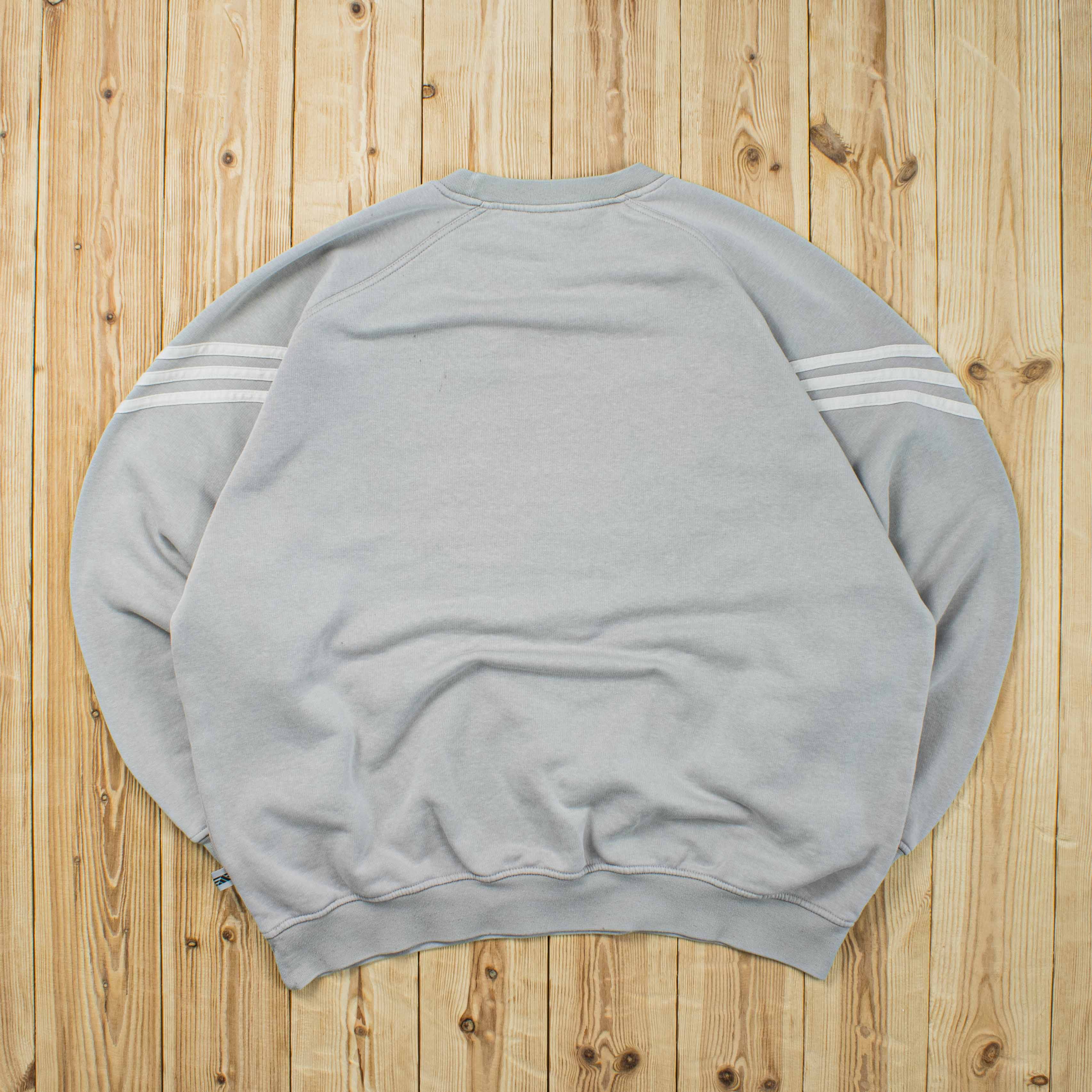 (L) Vintage Adidas Essential Embroidered Sweatshirt
