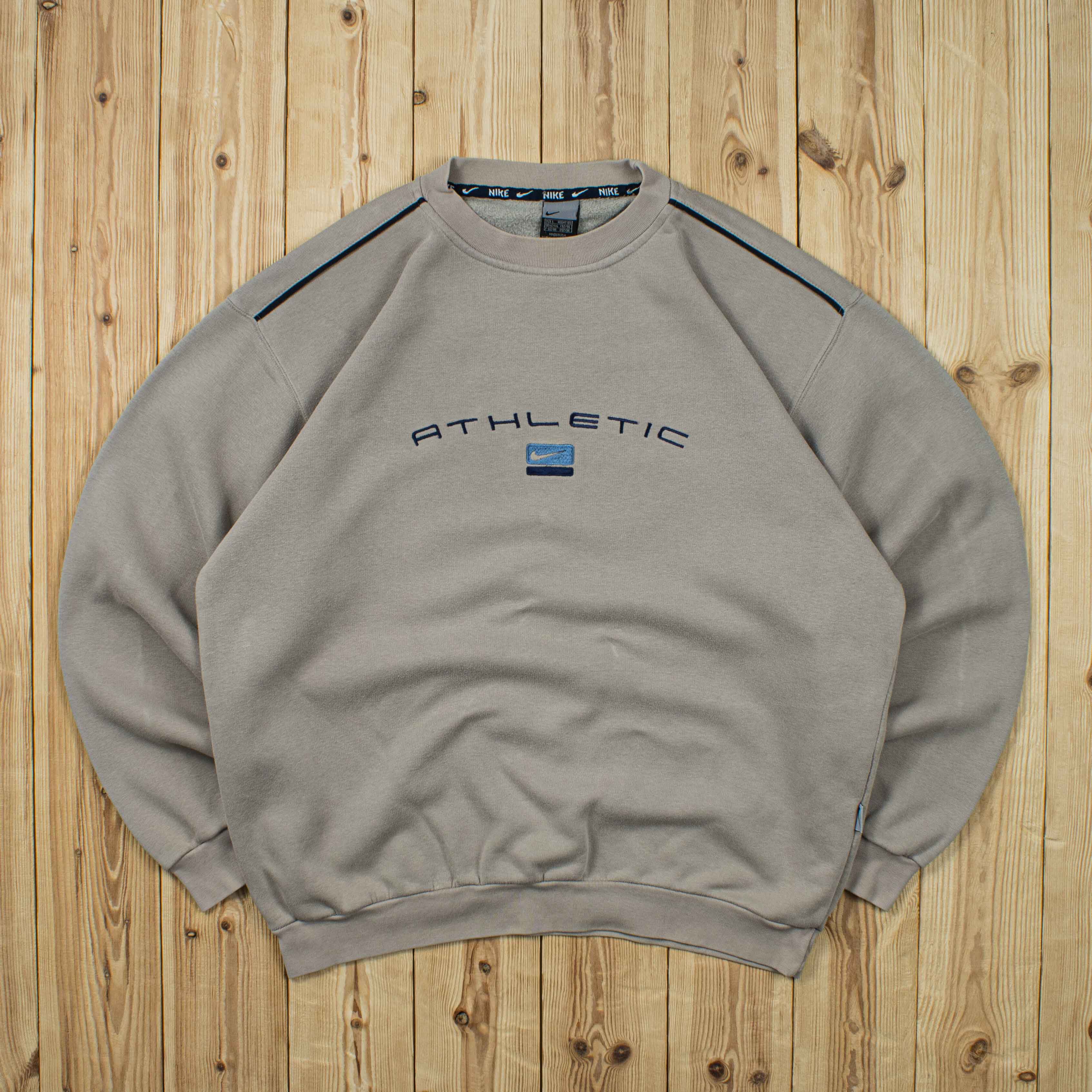 (L) Vintage Nike Athletic Embroidered Sweatshirt
