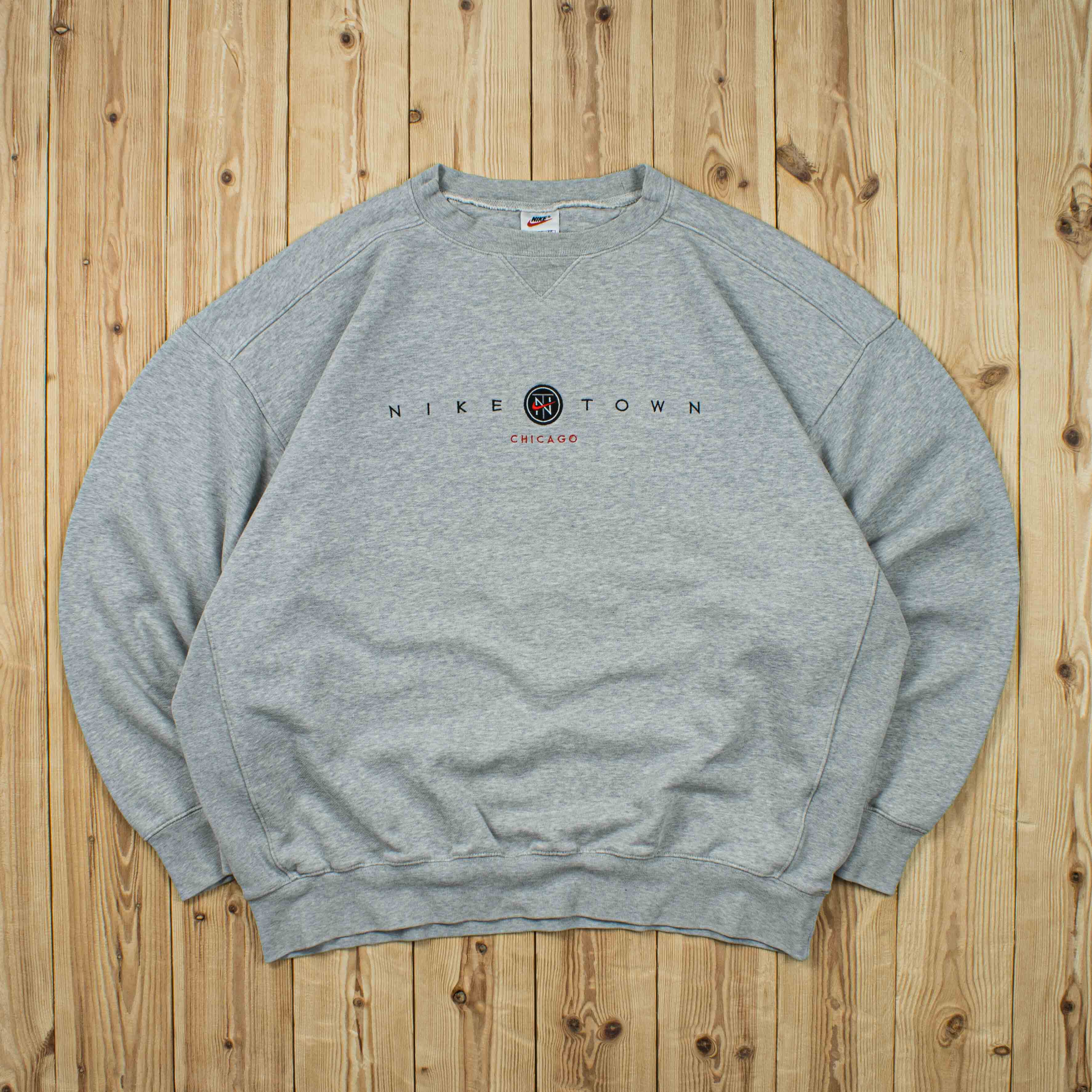 (XL) Vintage Nike Town Chicago Embroidered Sweatshirt