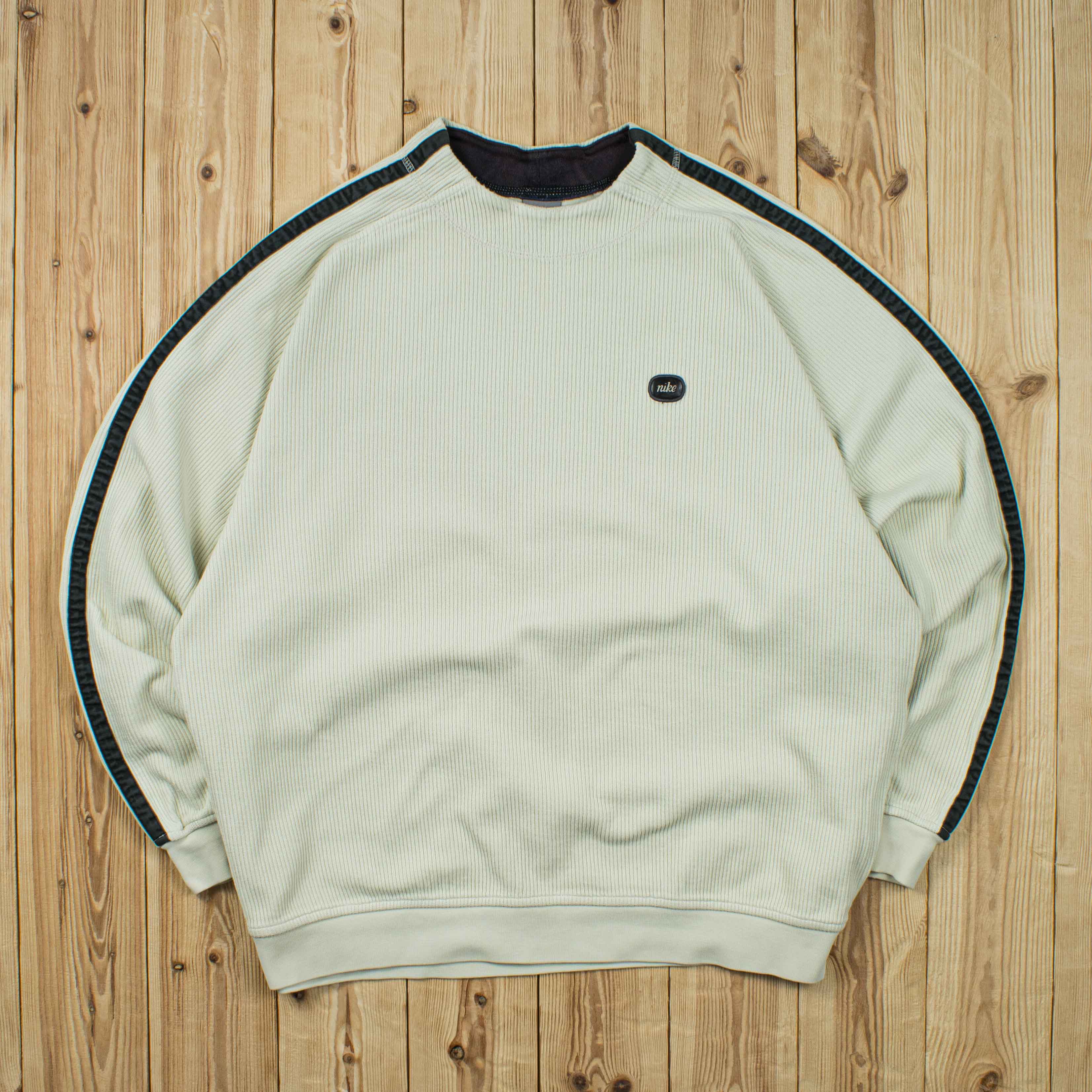 (L) Vintage Nike Essential Embroidered Sweatshirt