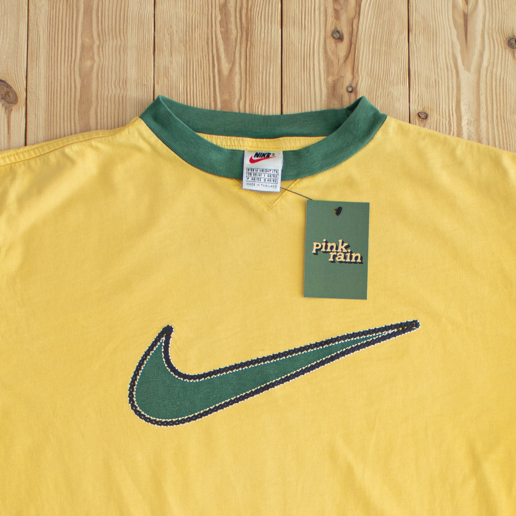 (M/L) Nike Swoosh Vintage Embroidered T-Shirt Yellow