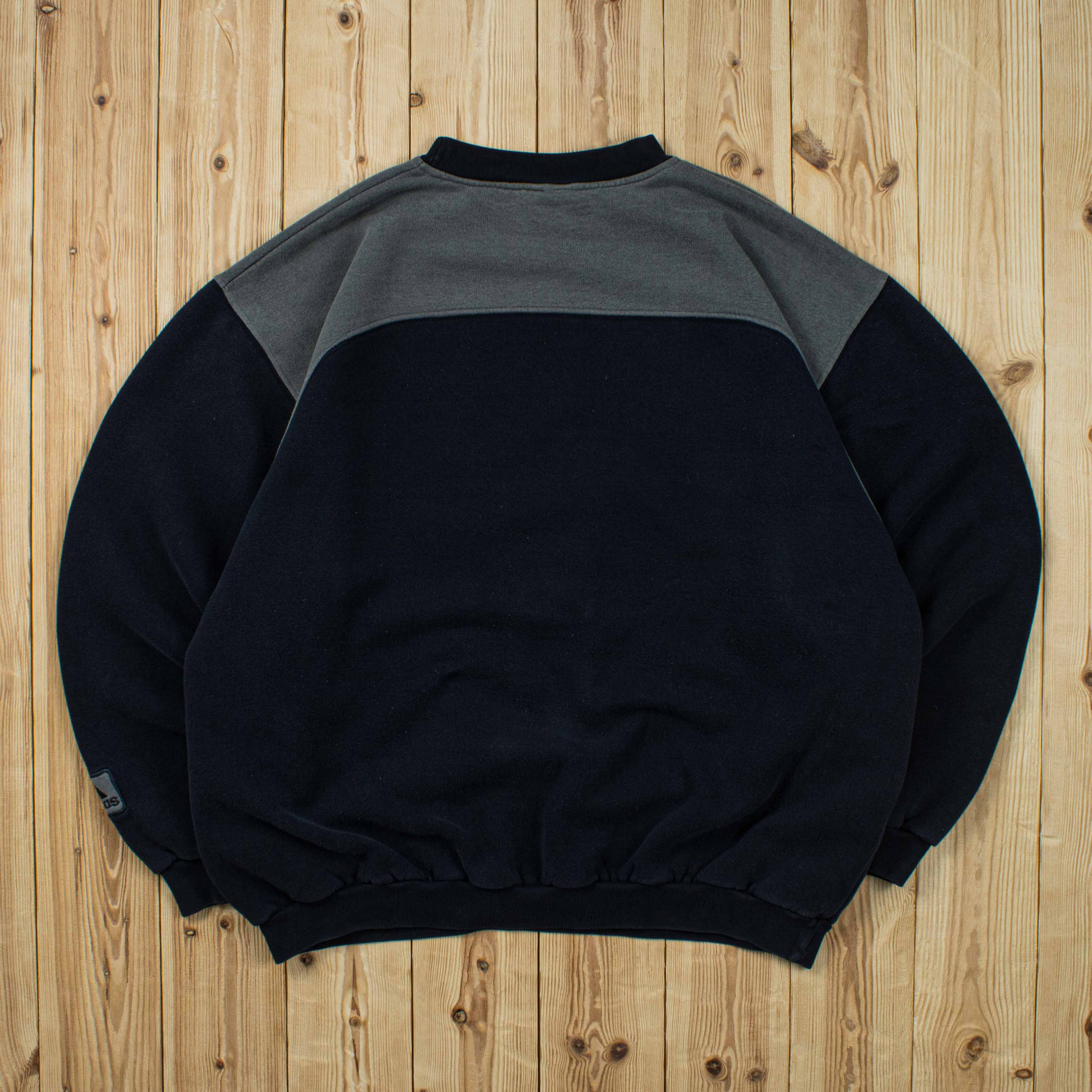 (L) Vintage Adidas Embroidered Sweatshirt