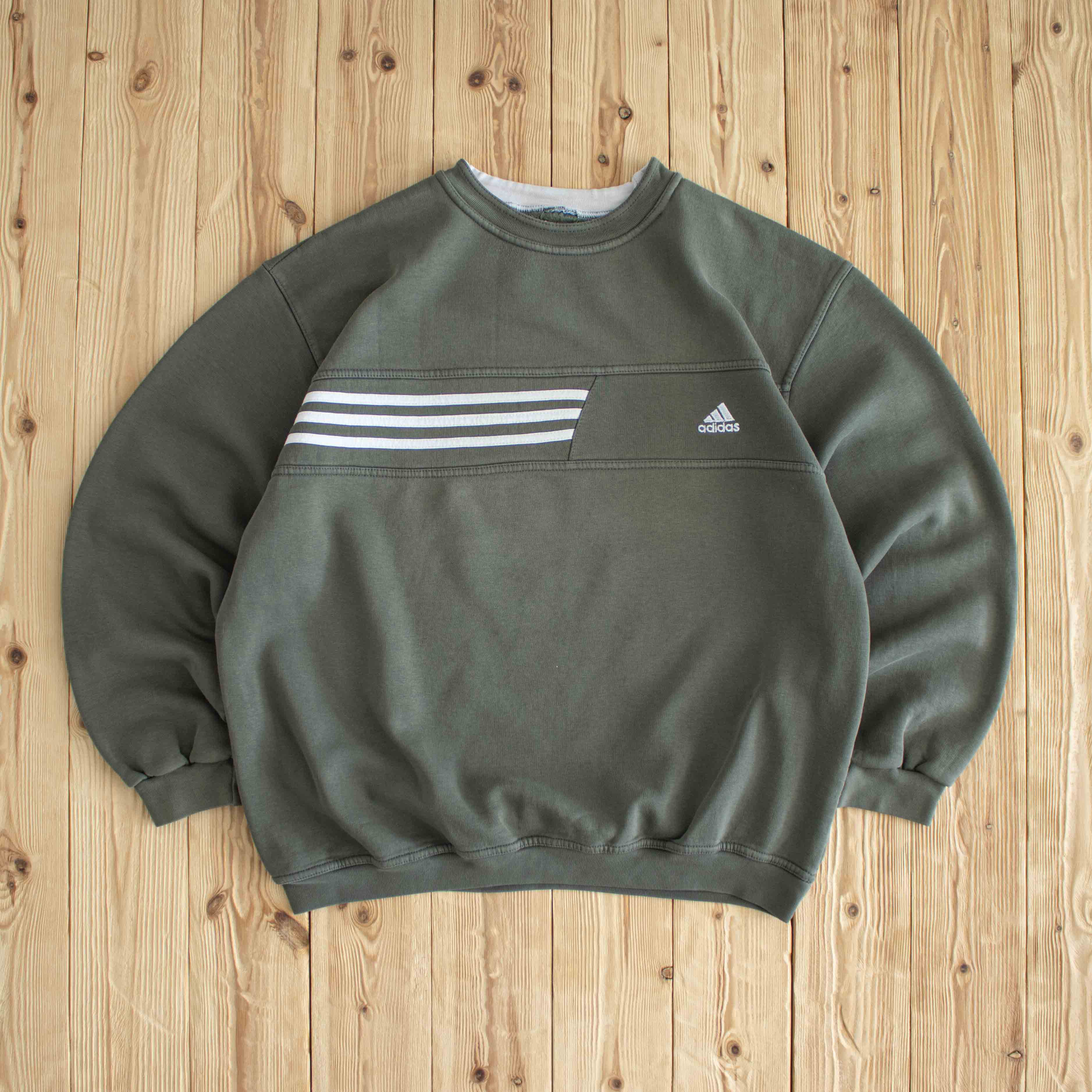 (M.L) Adidas Vintage Embroidered Sweatshirt Khaki