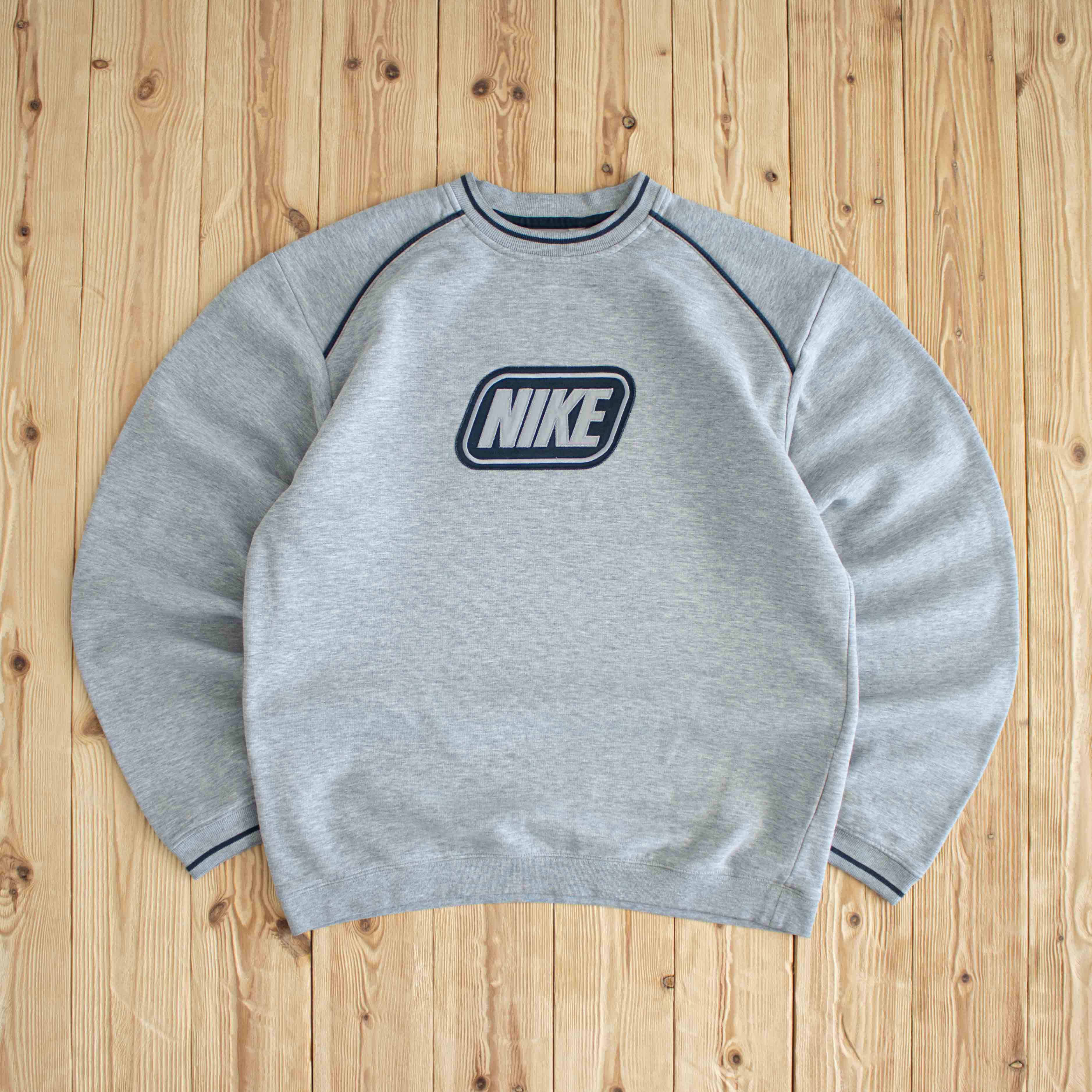 (L) Nike Spell Out Vintage Embroidered Sweatshirt Gray