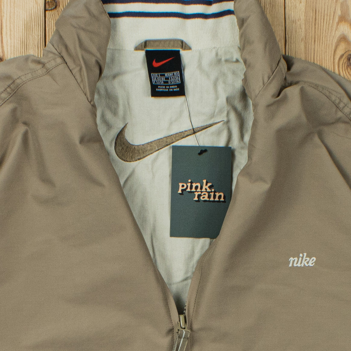 (L) Vintage Nike Essential Embroidered Jacket