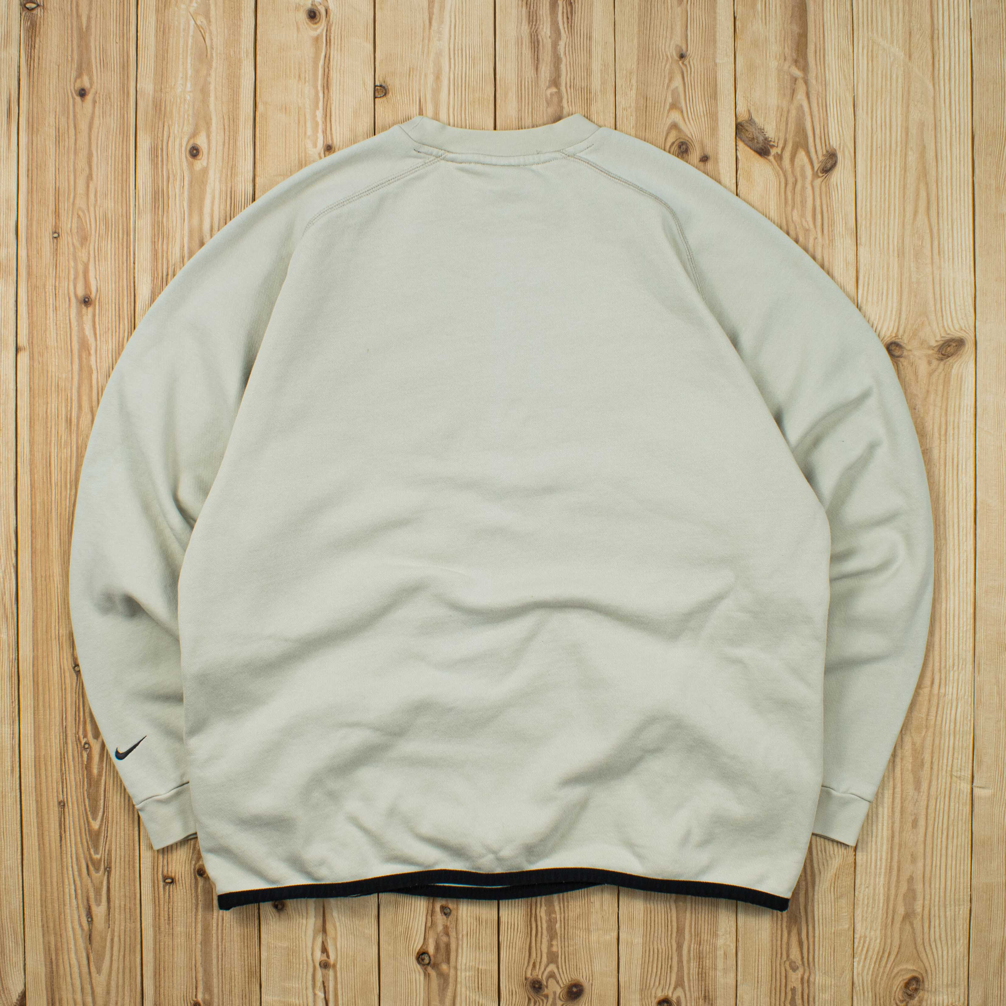 (L) Vintage Nike Spell Out Embroidered Sweatshirt