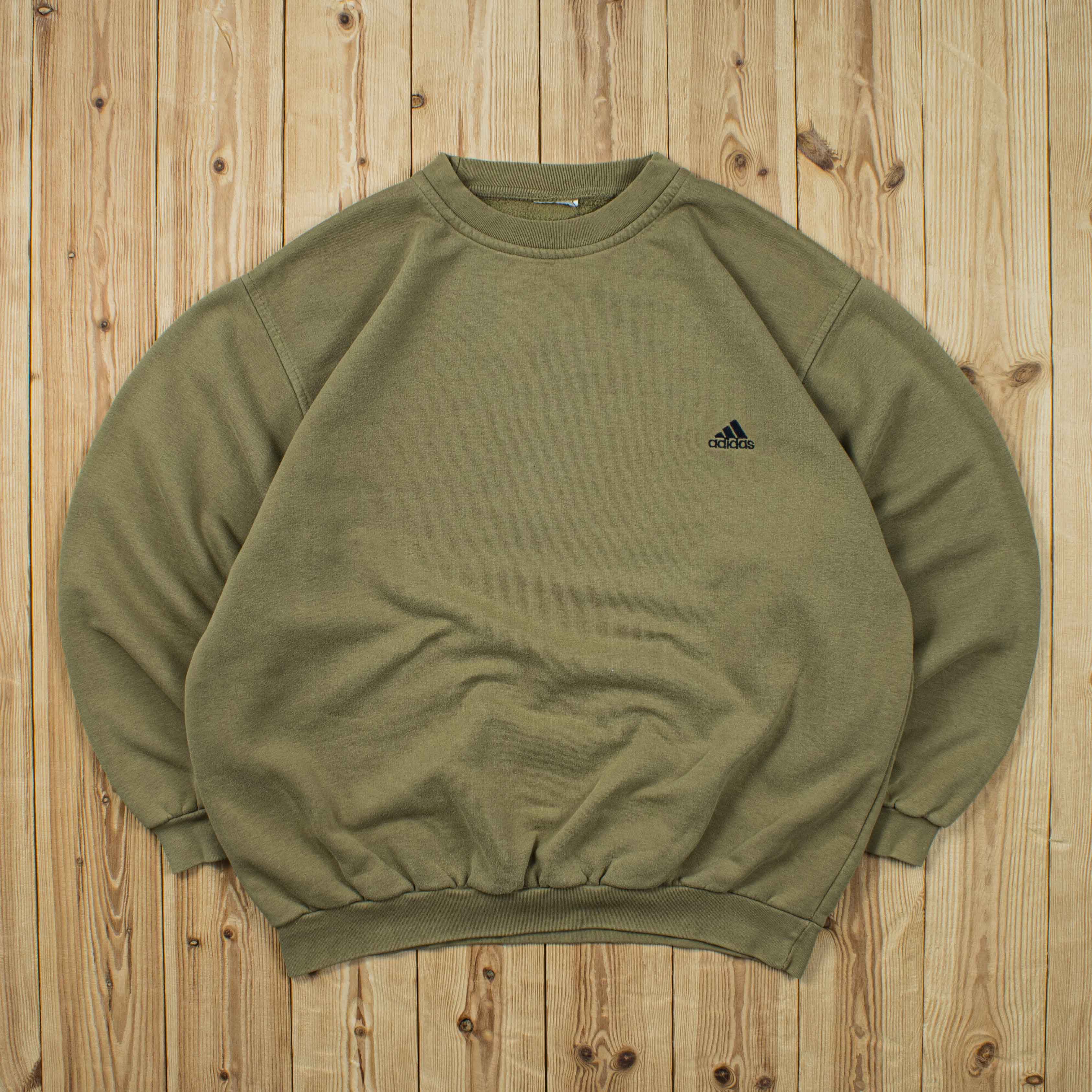 (L) Vintage Adidas Essential Embroidered Sweatshirt