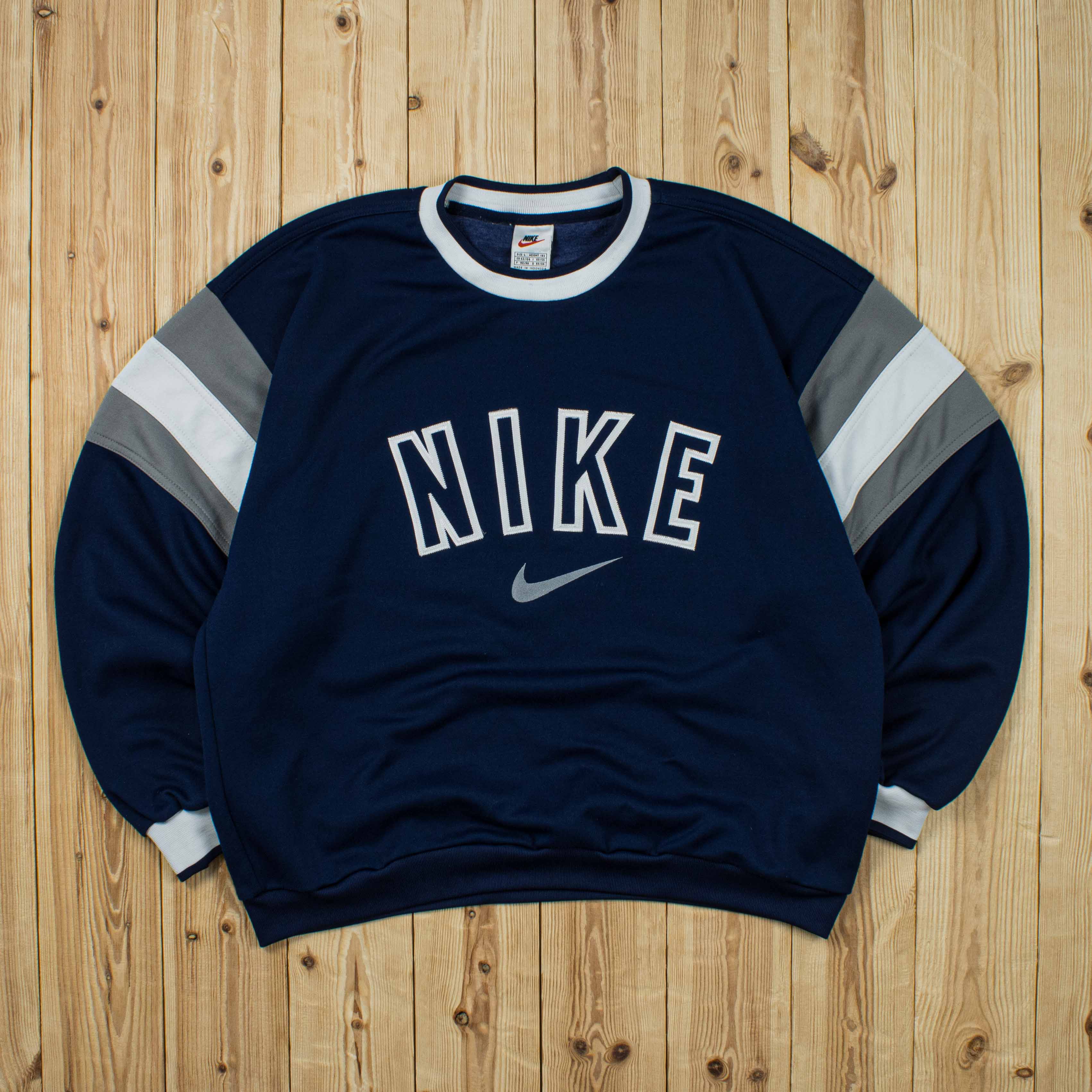 (L) Vintage Nike Spell Out Embroidered Sweatshirt