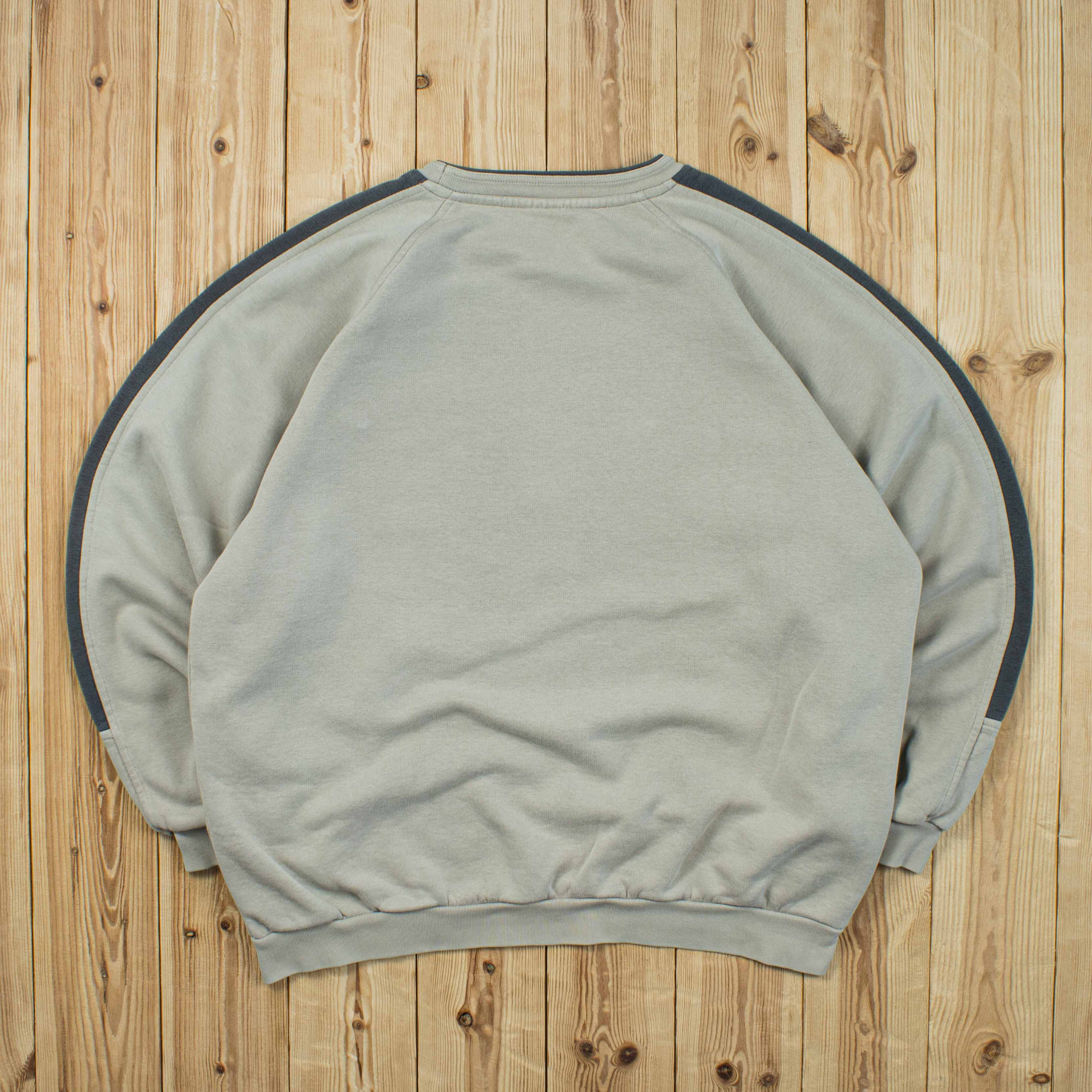 (L) Vintage Nike Essential Embroidered Sweatshirt