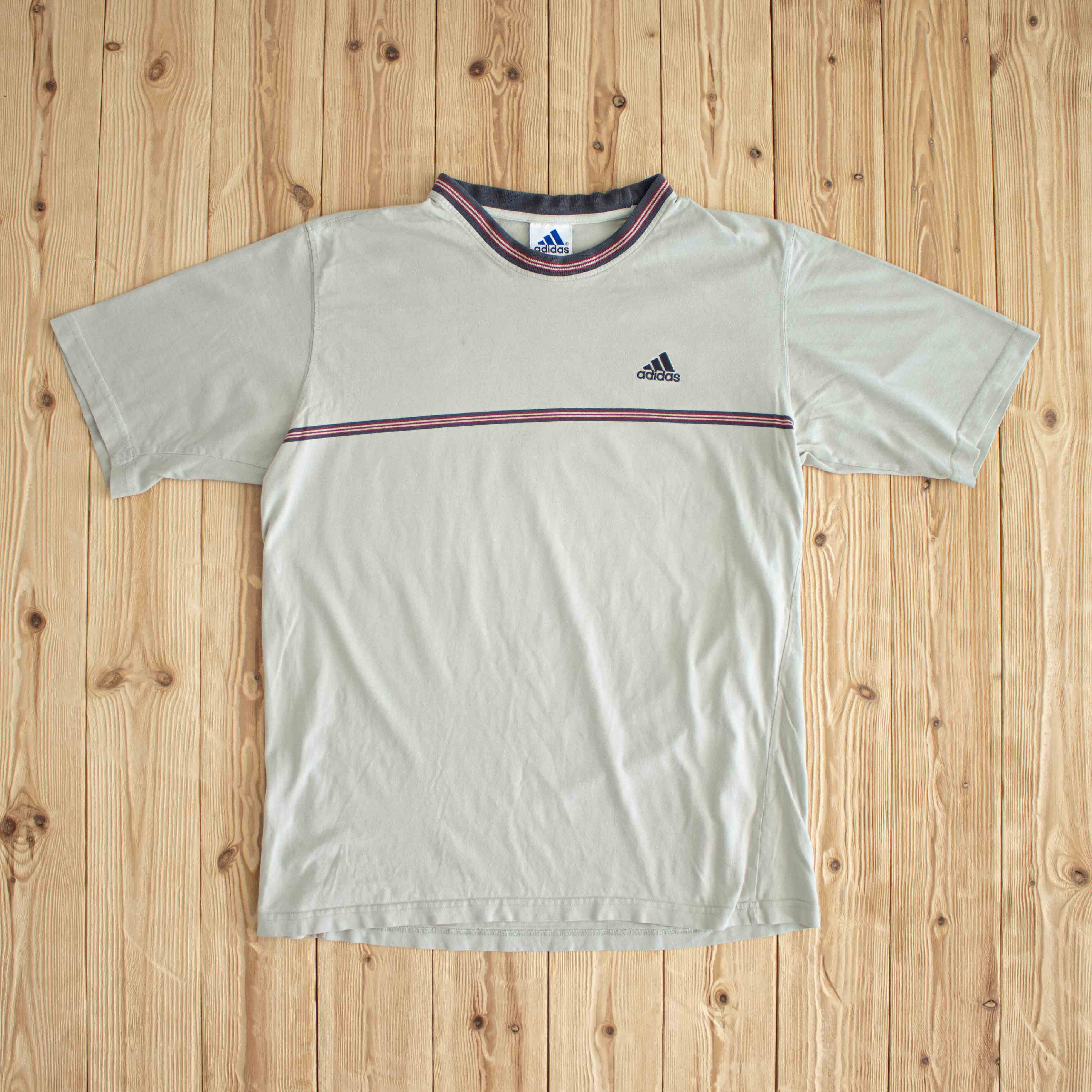 (M/L) Adidas Vintage Embroidered T-Shirt Beige
