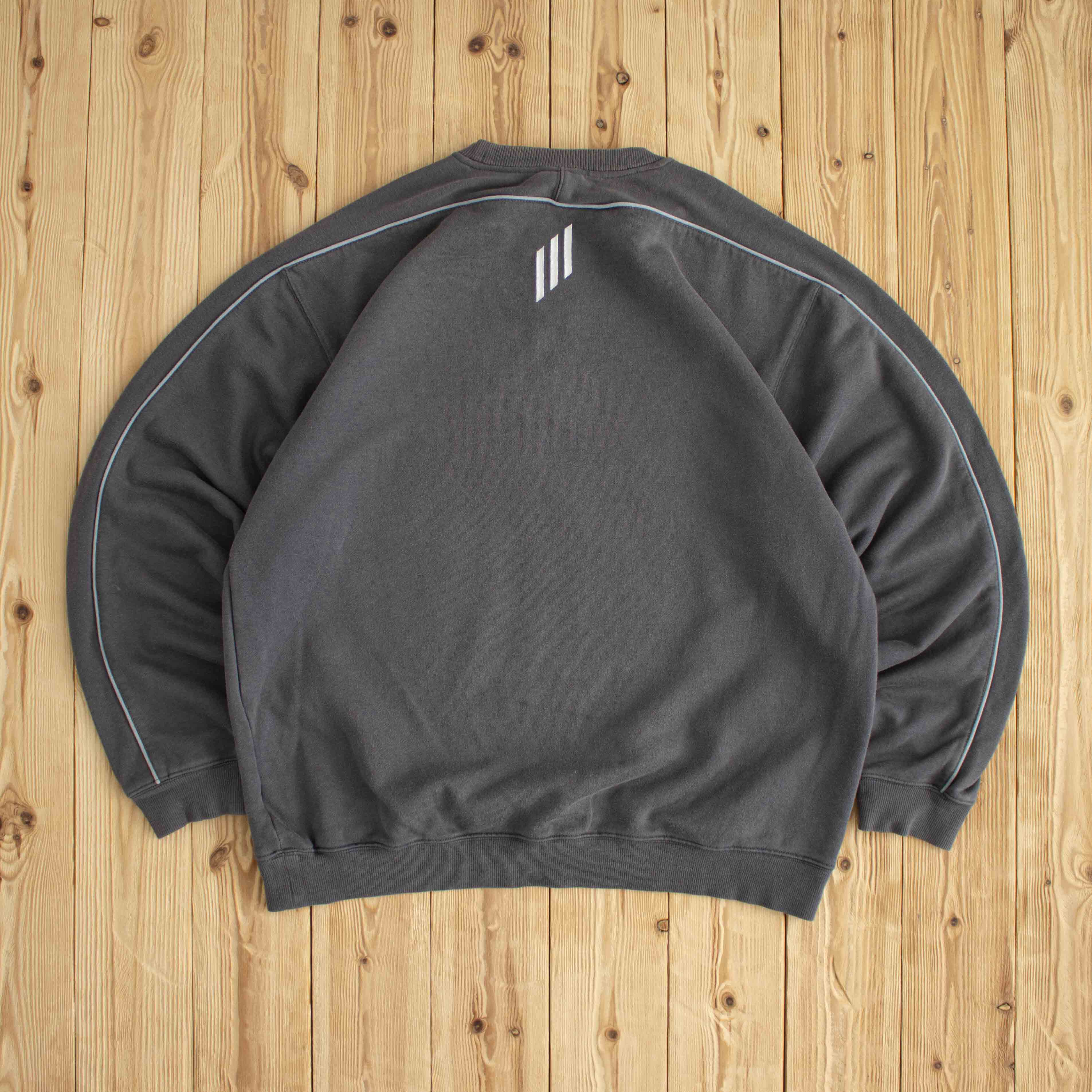 (L/XL) Adidas Logo Vintage Embroidered Sweatshirt Gray