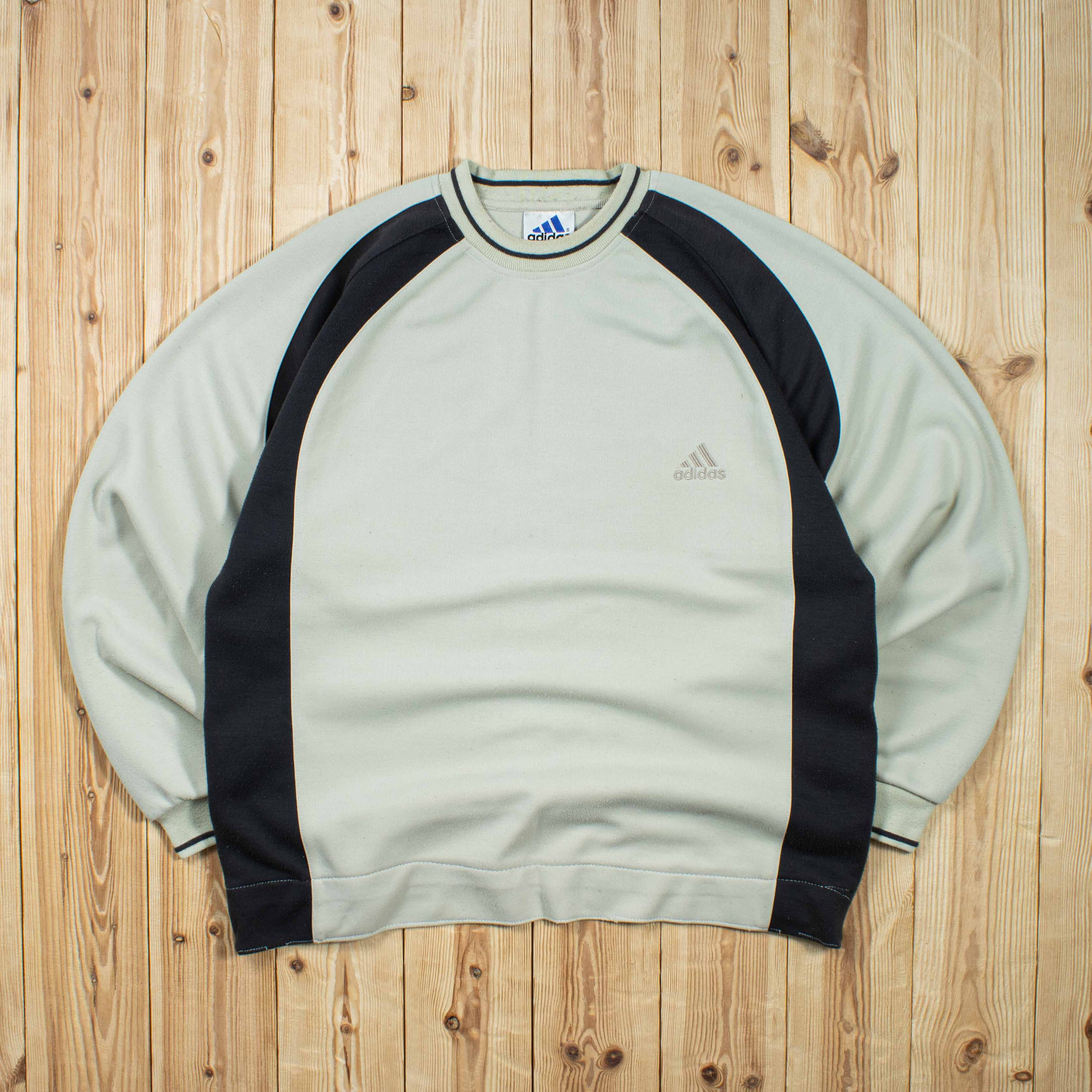 (M) Vintage Adidas Essential Embroidered Sweatshirt