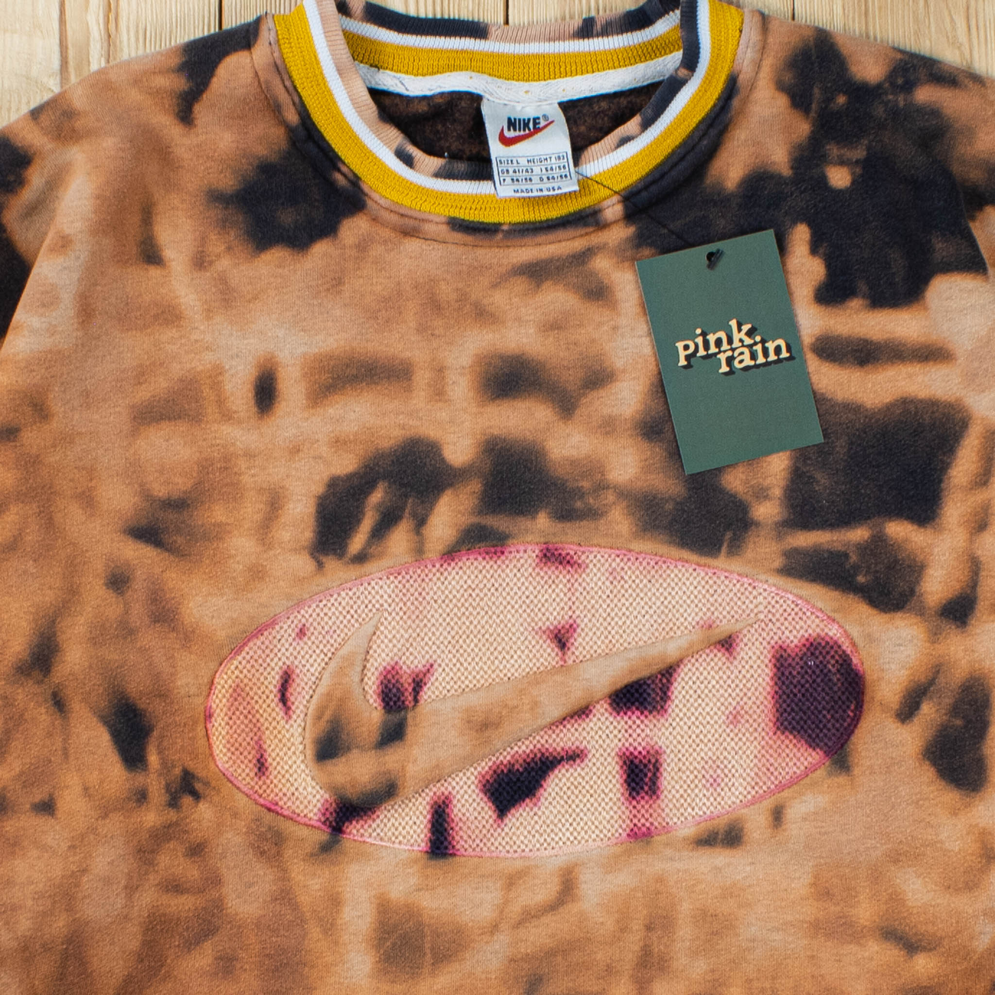 (M) Vintage Nike Swoosh Embossed Sweatshirt