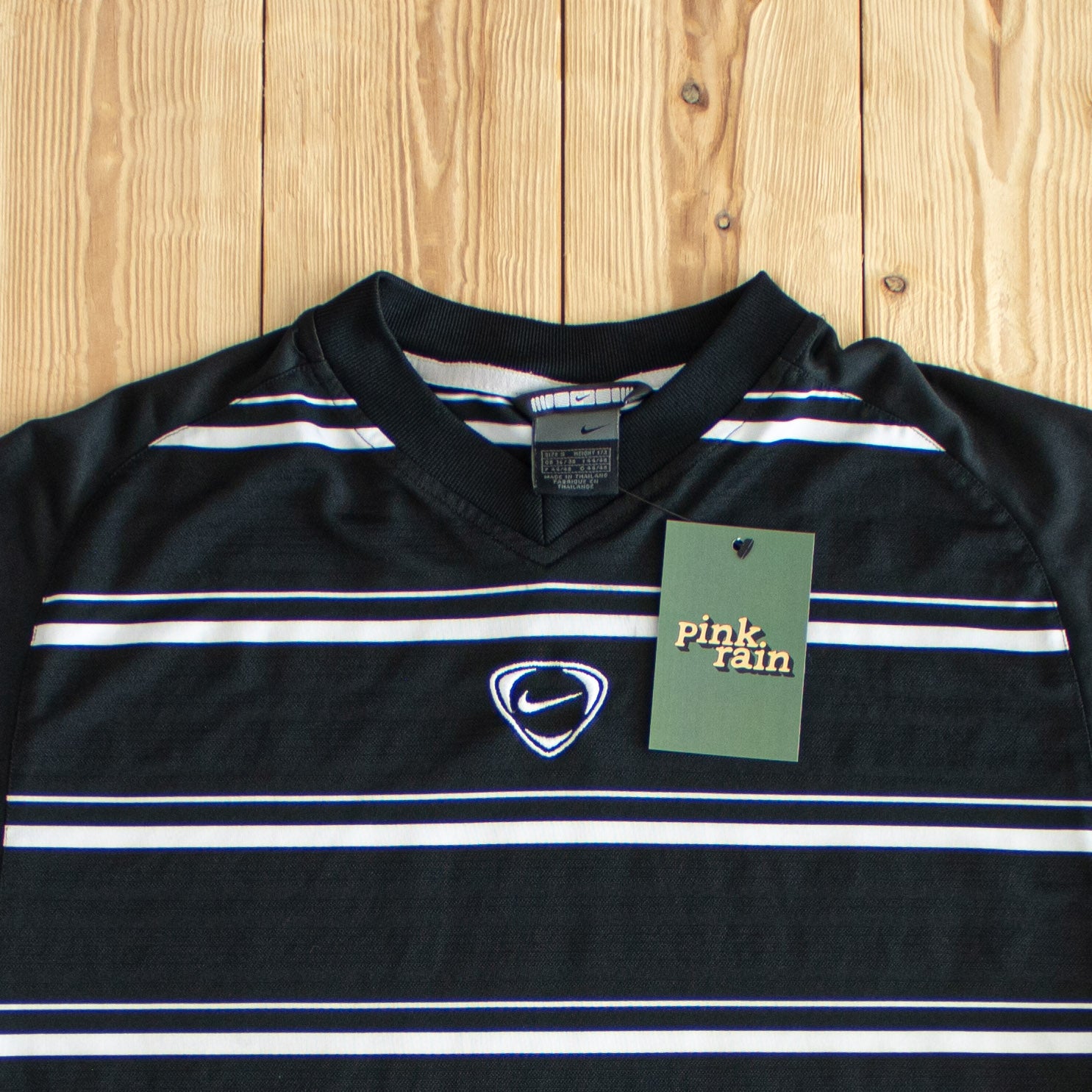 (S) Nike Center Swoosh Vintage Embroidered T-Shirt Black White