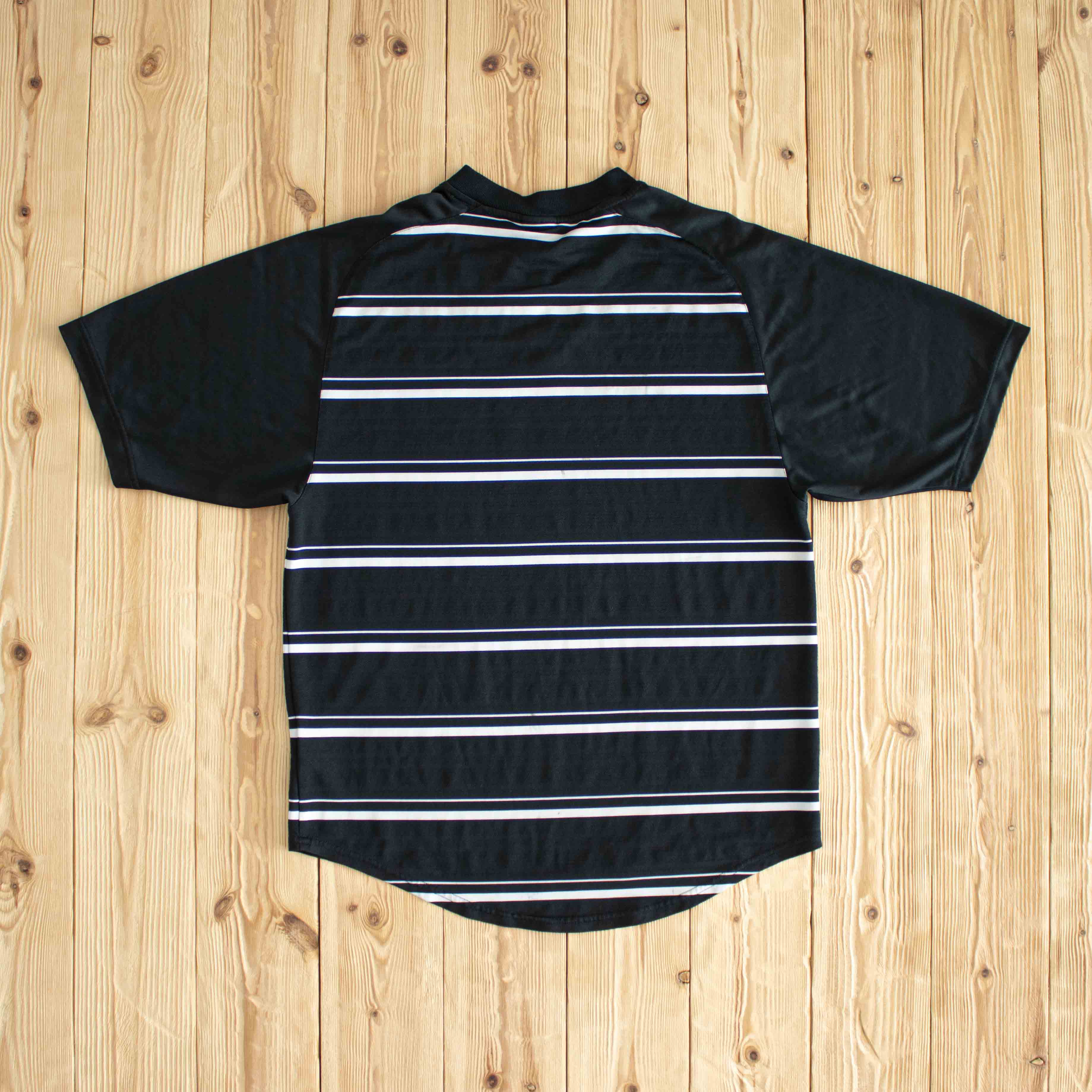 (S) Nike Center Swoosh Vintage Embroidered T-Shirt Black White