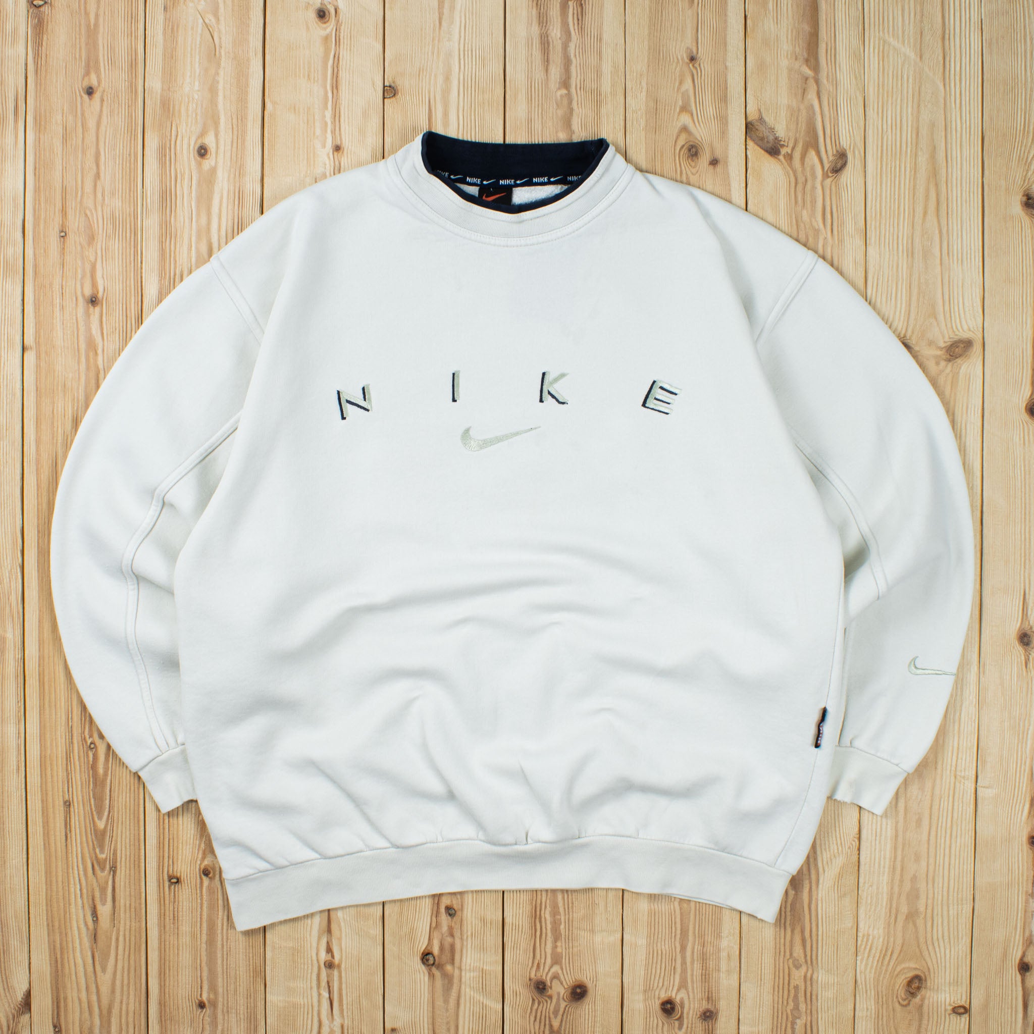(L) Vintage Nike Spell Out Embroidered Sweatshirt