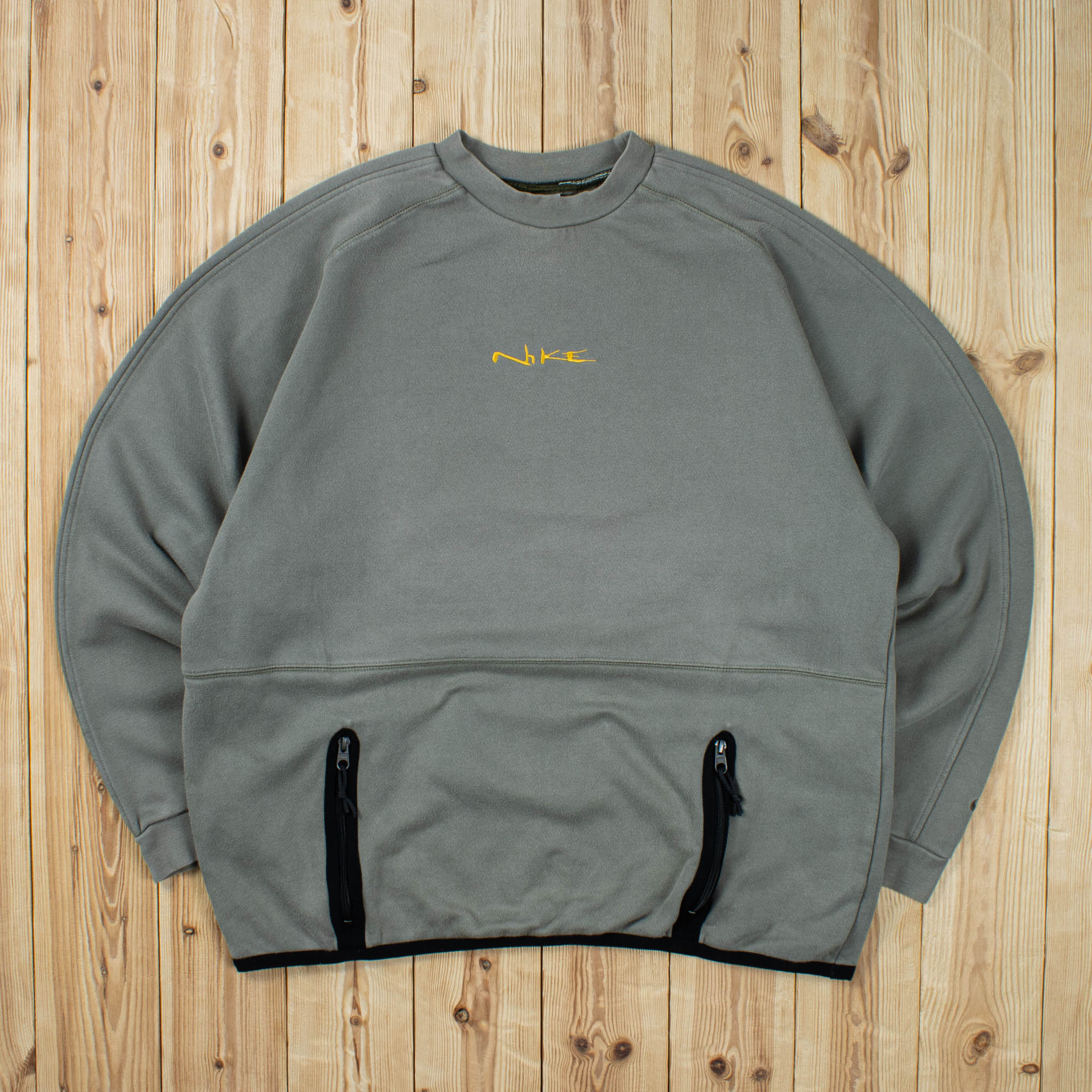 (L) Vintage Nike Embroidered Sweatshirt