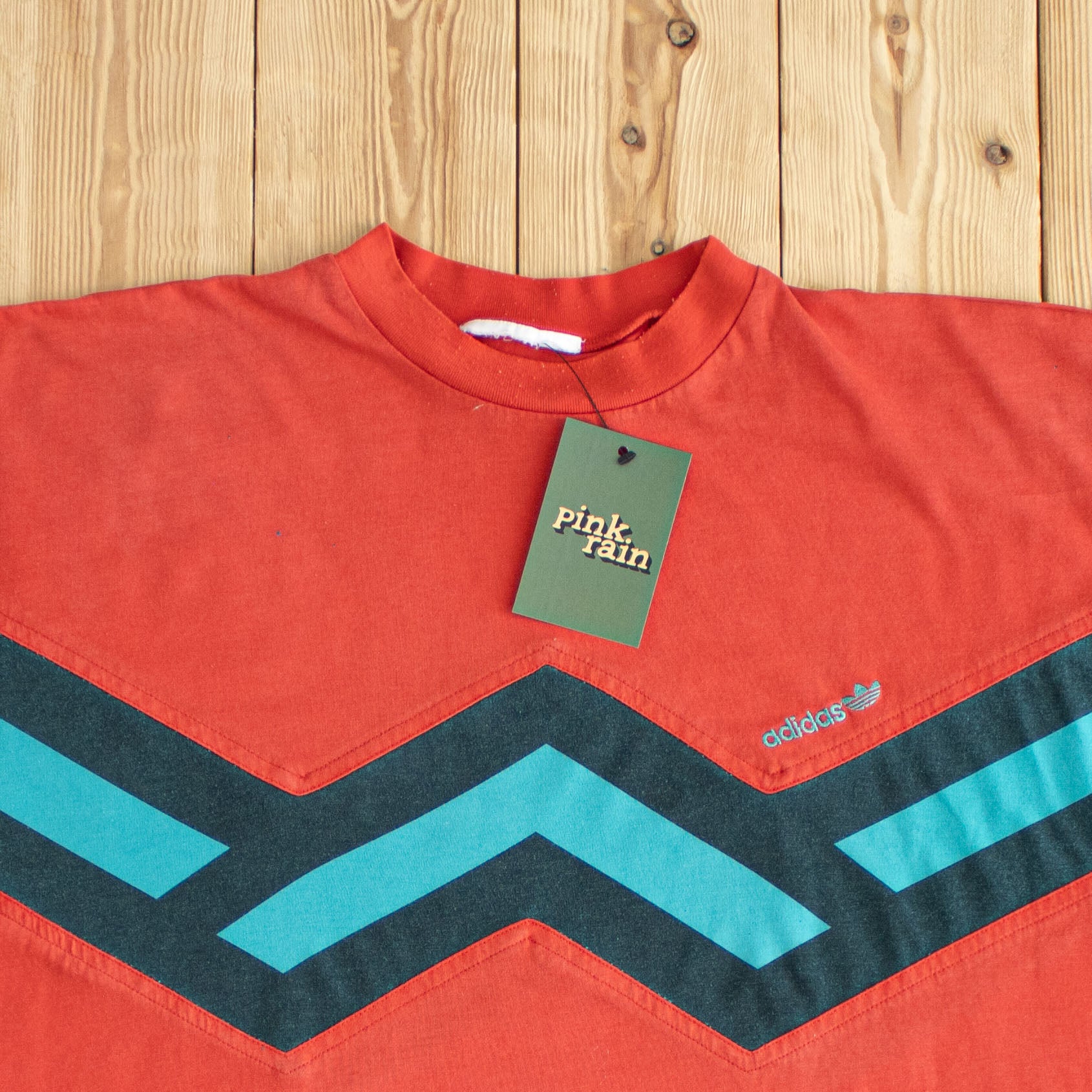 (M/L) Adidas Vintage Embroidered T-Shirt Red